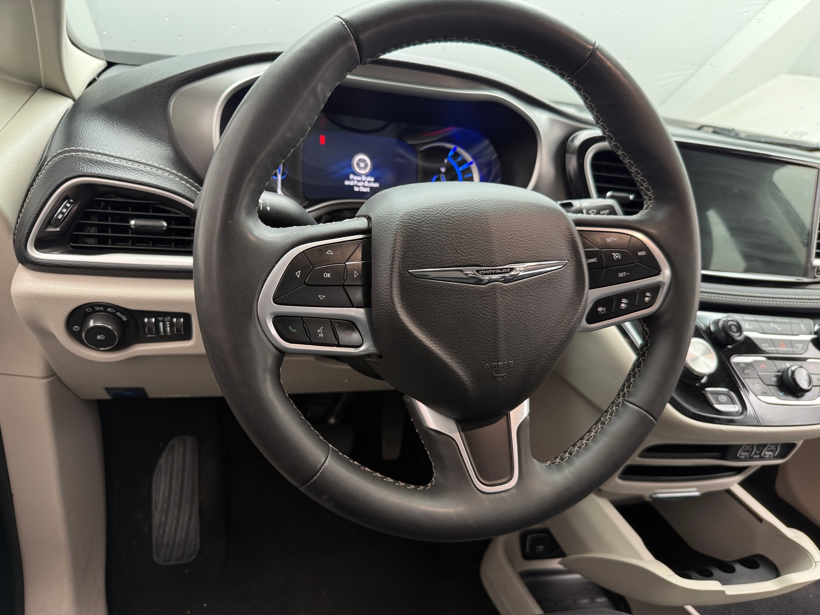 Thumbnail: 2024 Chrysler Pacifica - 4