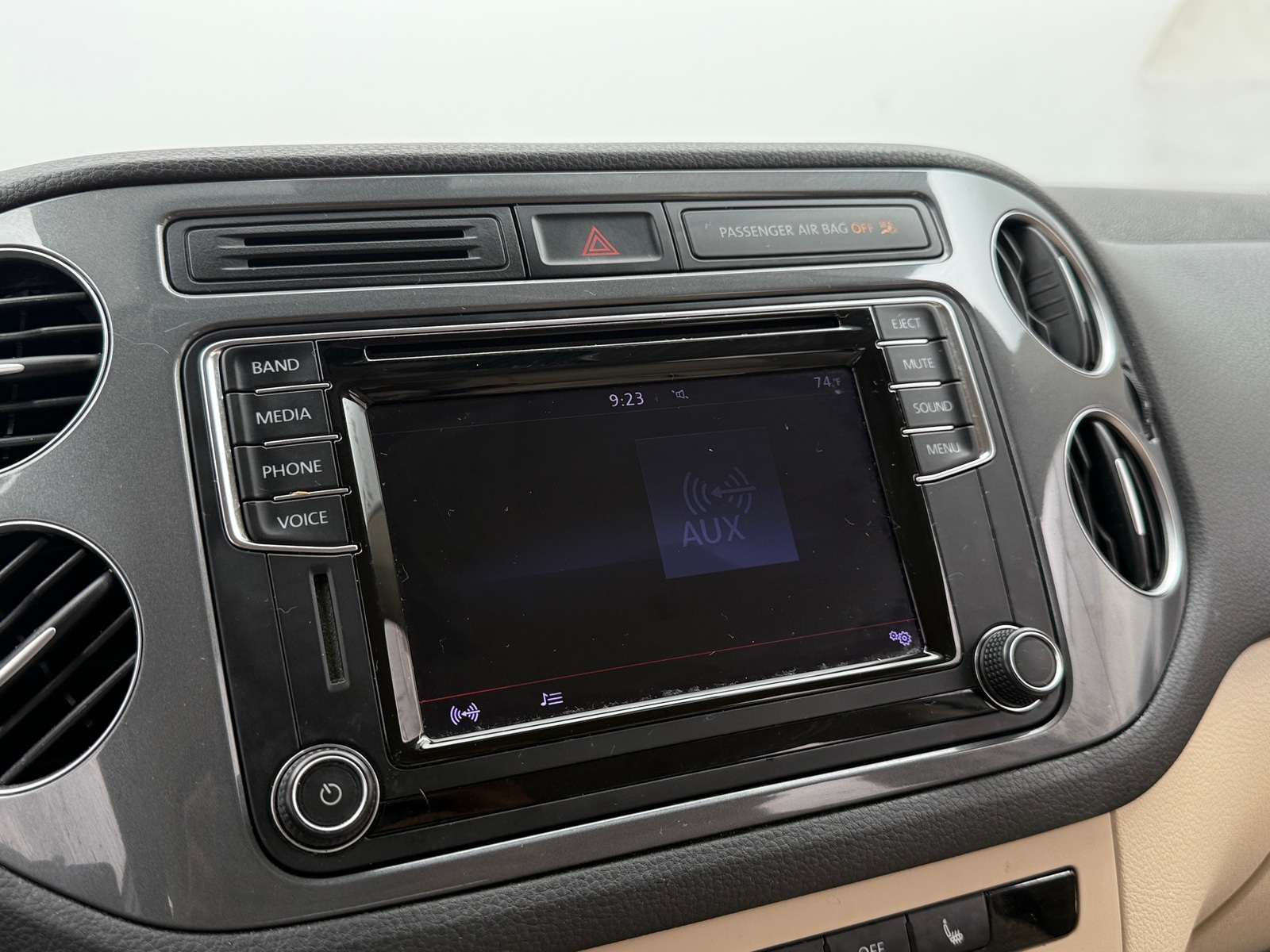 Thumbnail: 2017 Volkswagen Tiguan - 4