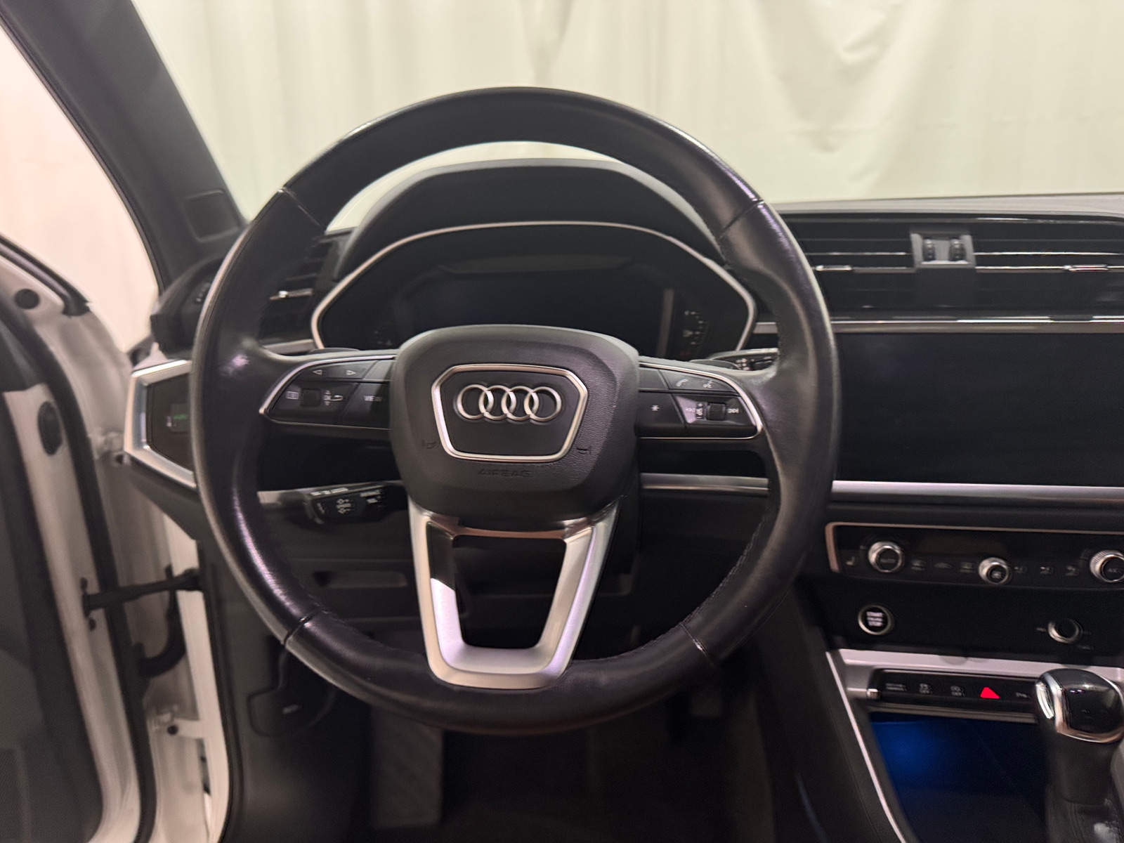 Thumbnail: 2022 Audi Q3 - 4