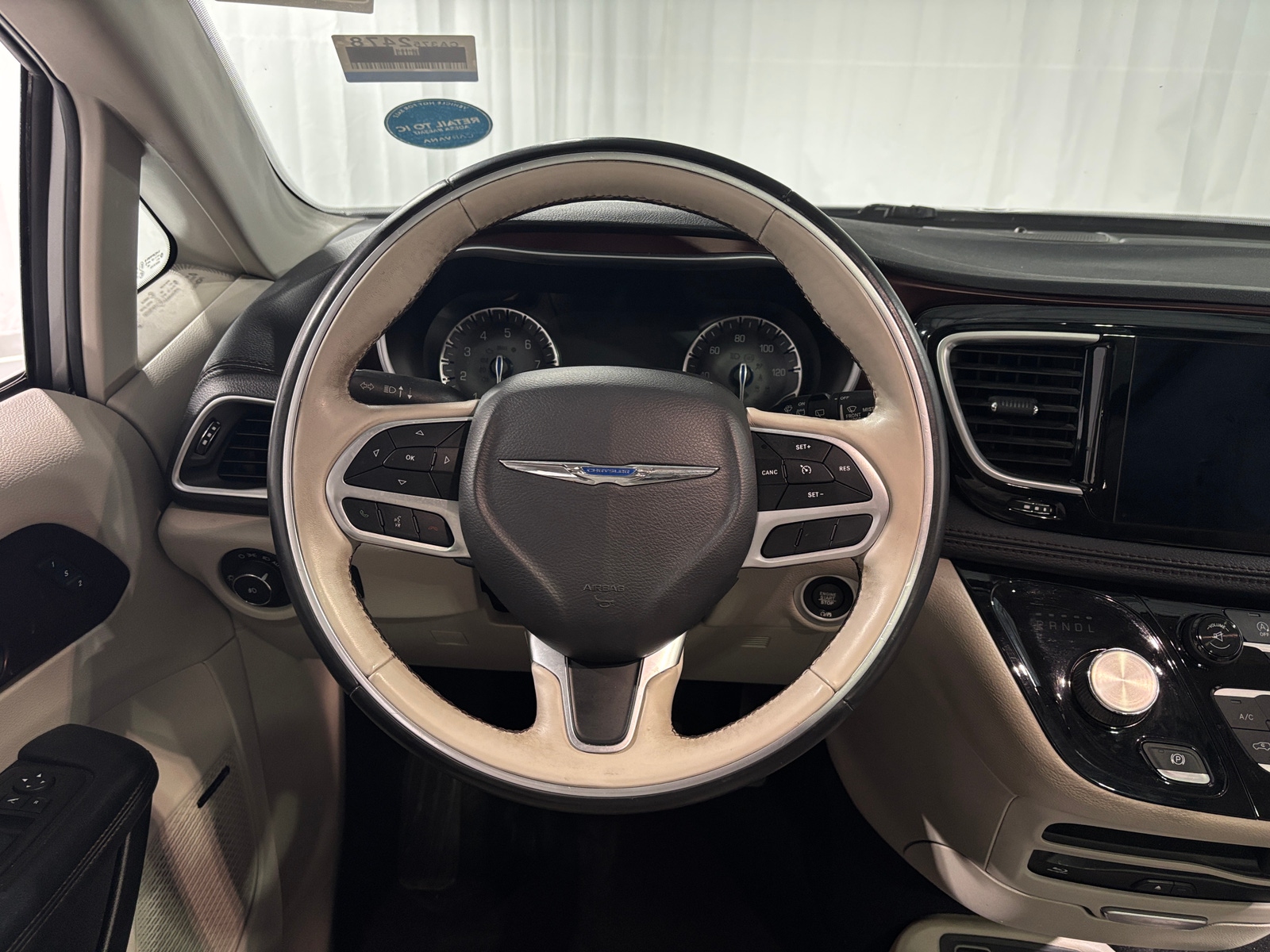 Thumbnail: 2017 Chrysler Pacifica - 4