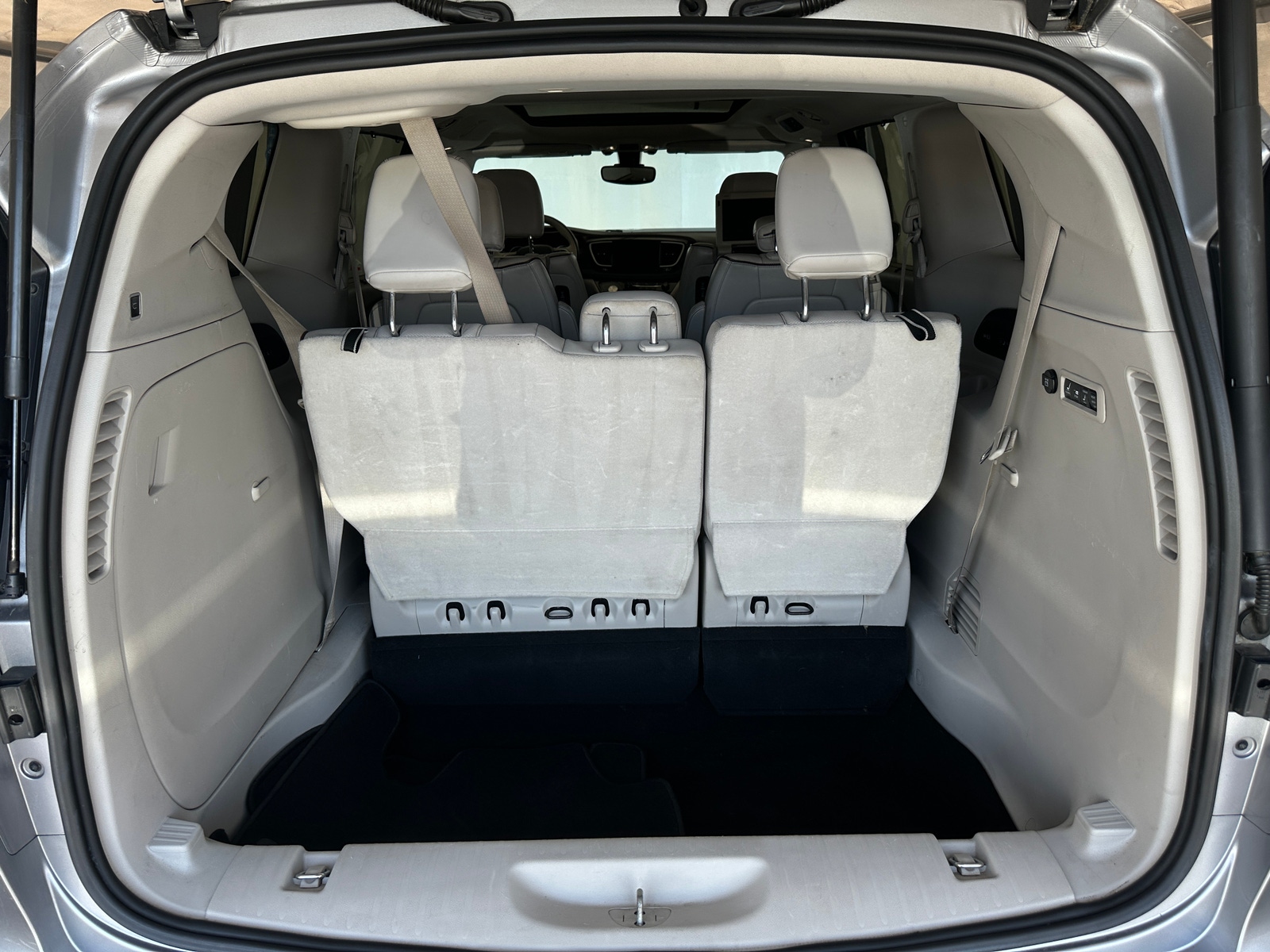 Thumbnail: 2017 Chrysler Pacifica - 6
