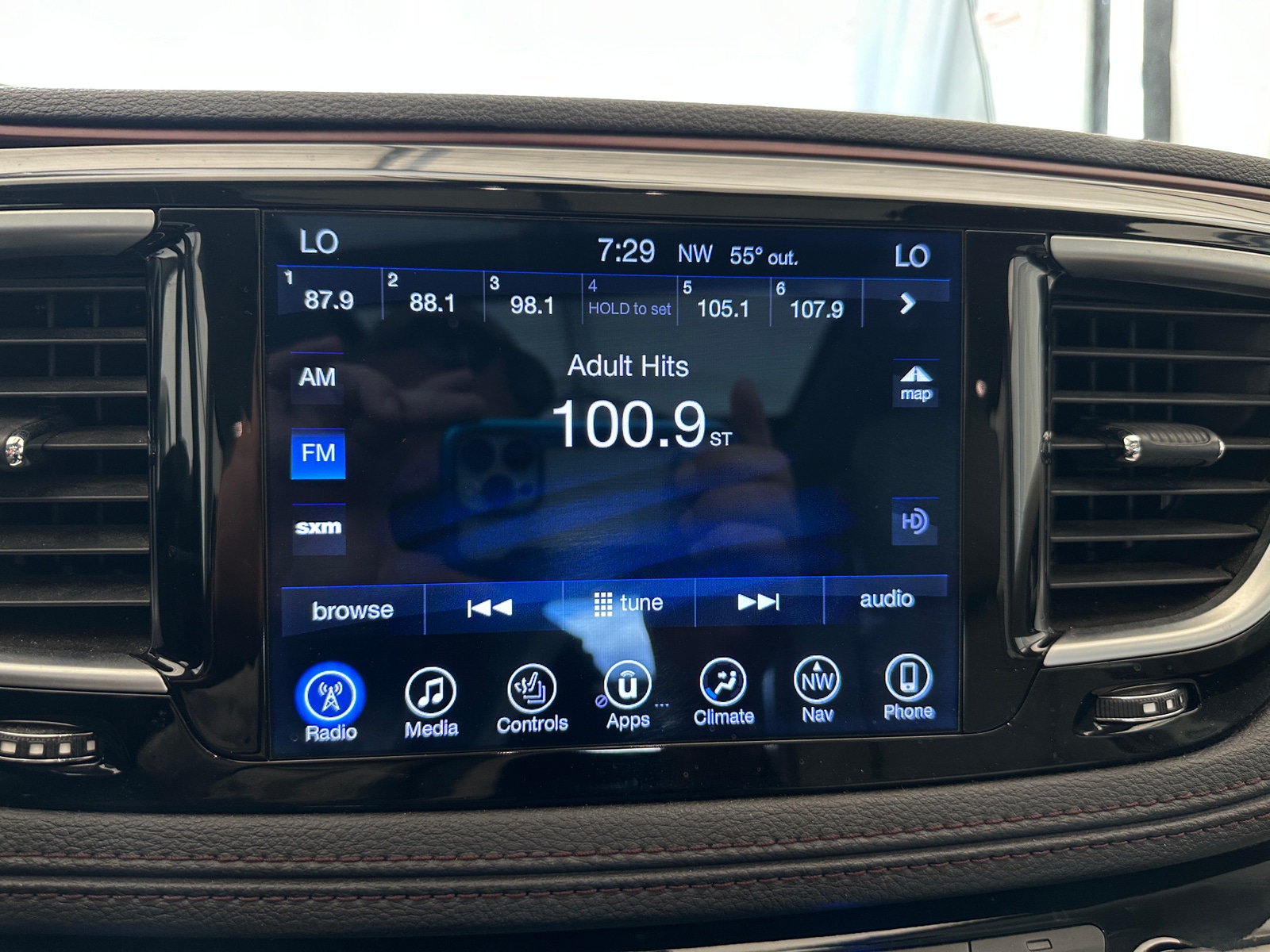 Thumbnail: 2017 Chrysler Pacifica - 3