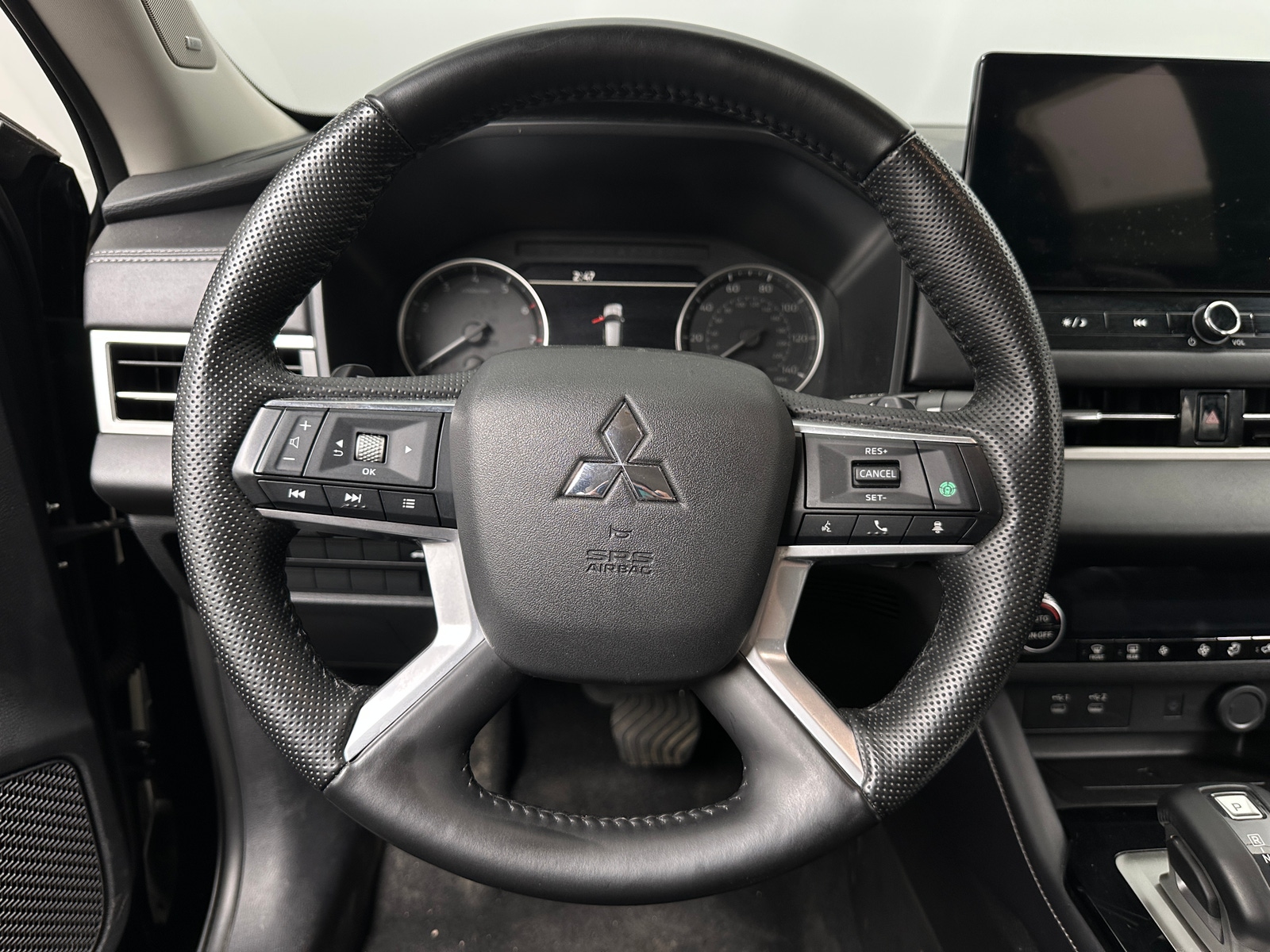 Thumbnail: 2025 Mitsubishi Outlander - 4