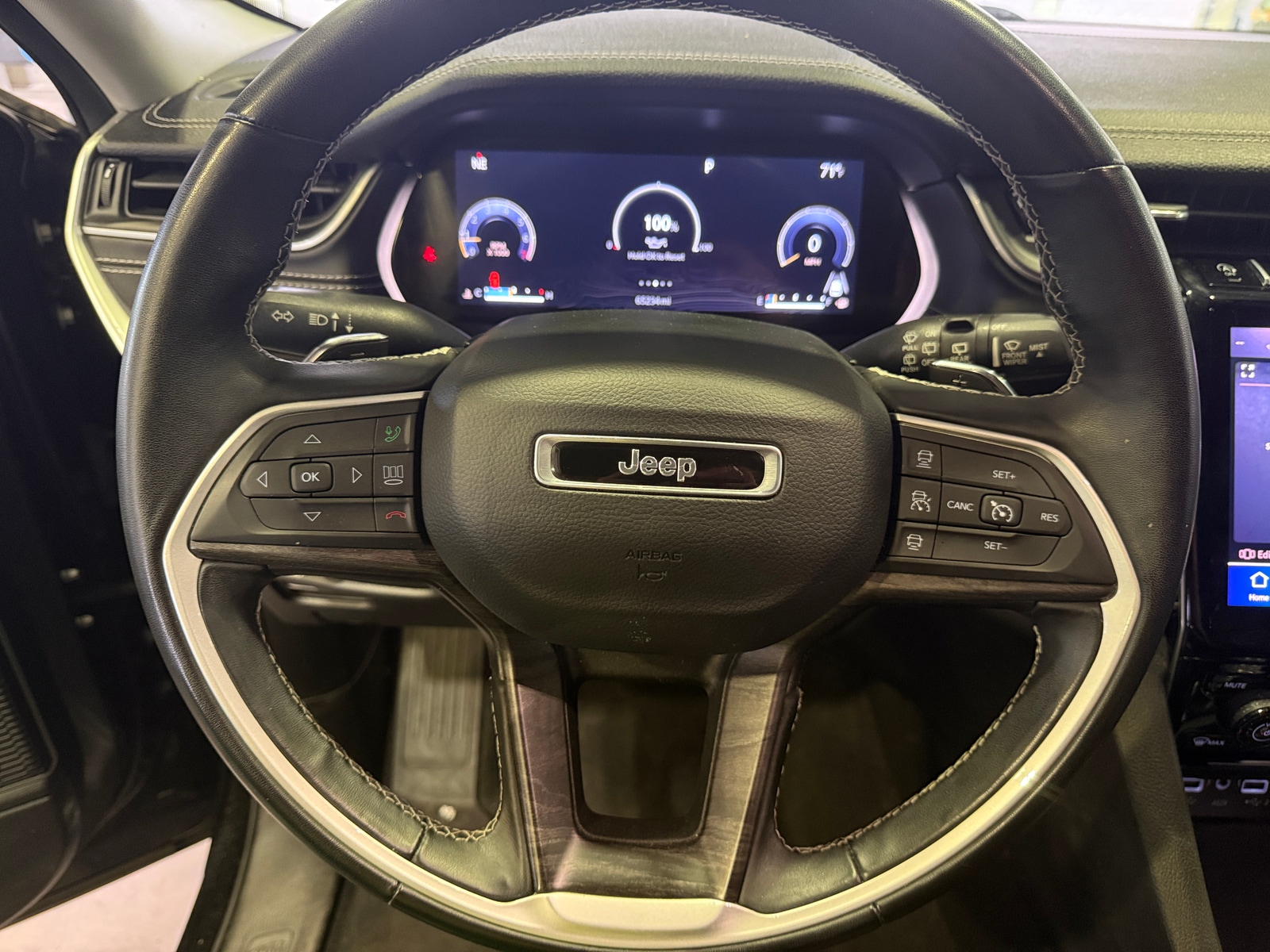 Thumbnail: 2022 Jeep Grand Cherokee L - 4