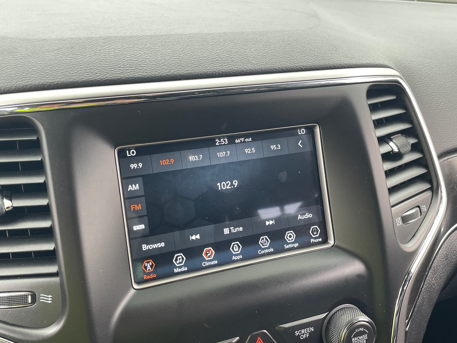 Thumbnail: 2018 Jeep Grand Cherokee - 3