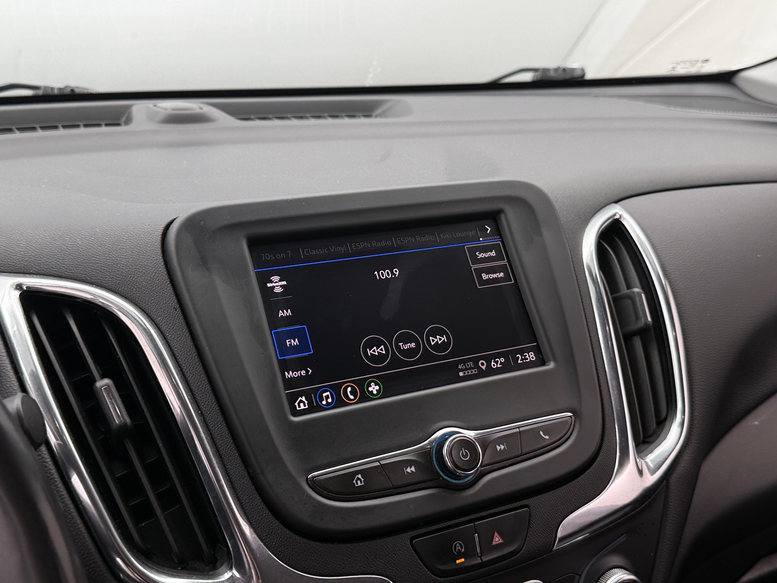 Thumbnail: 2022 Chevrolet Equinox - 4