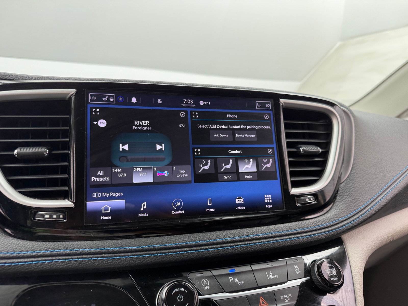 Thumbnail: 2021 Chrysler Pacifica - 3