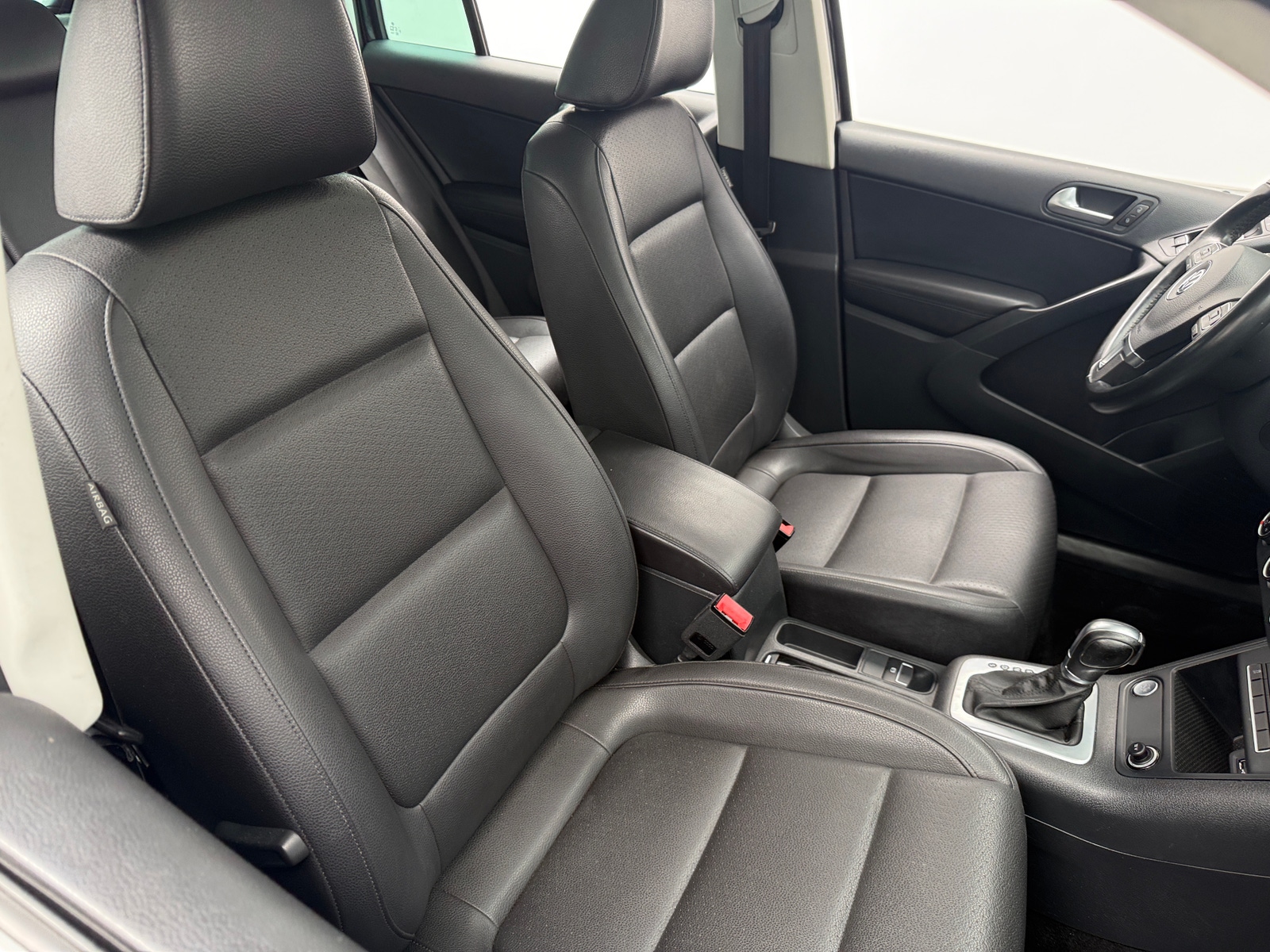 Thumbnail: 2016 Volkswagen Tiguan - 2
