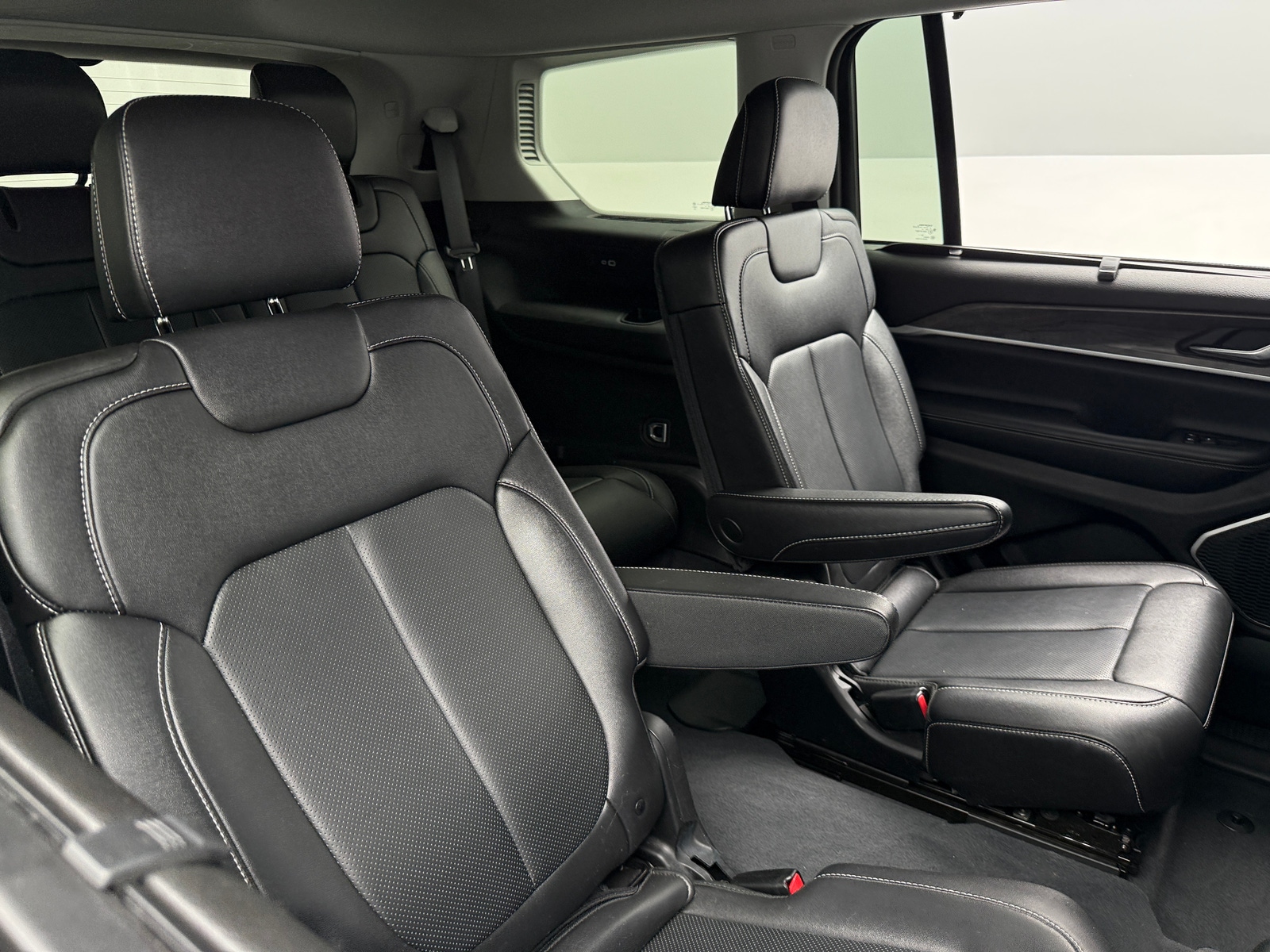 Thumbnail: 2023 Jeep Grand Cherokee L - 5