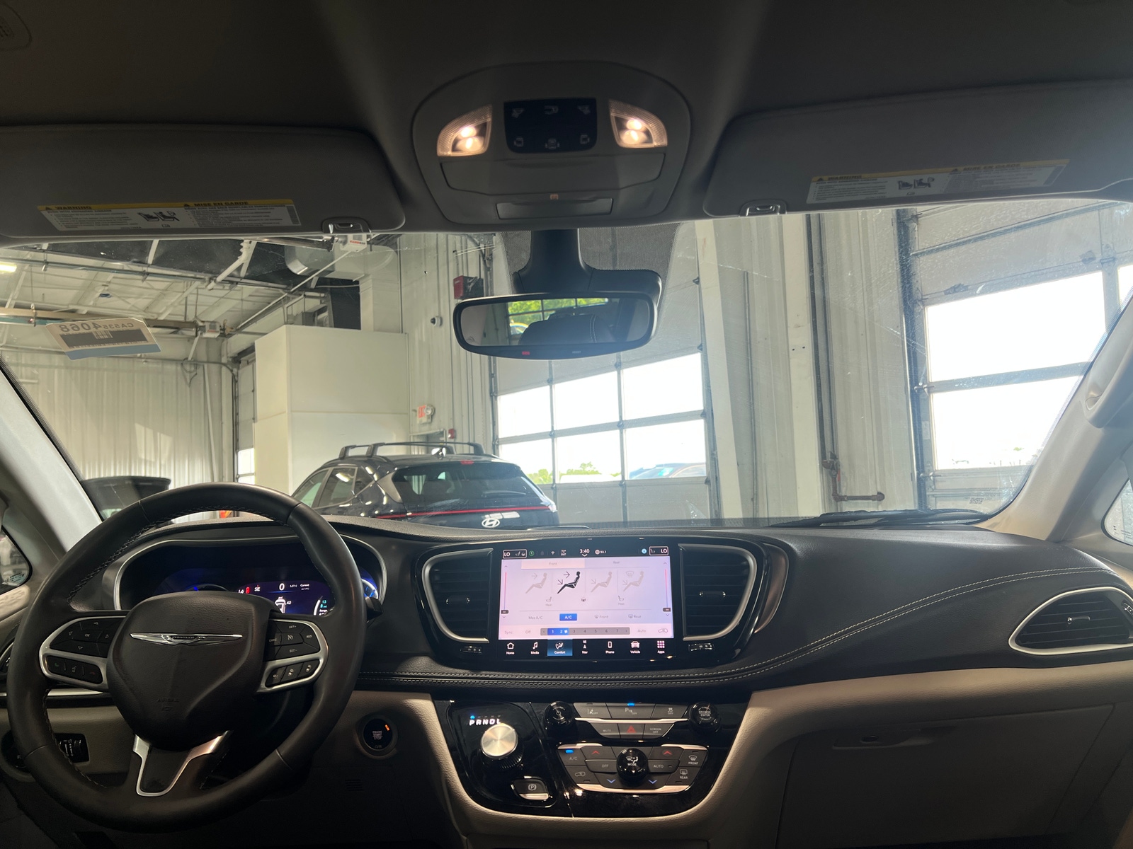 Thumbnail: 2024 Chrysler Pacifica - 3