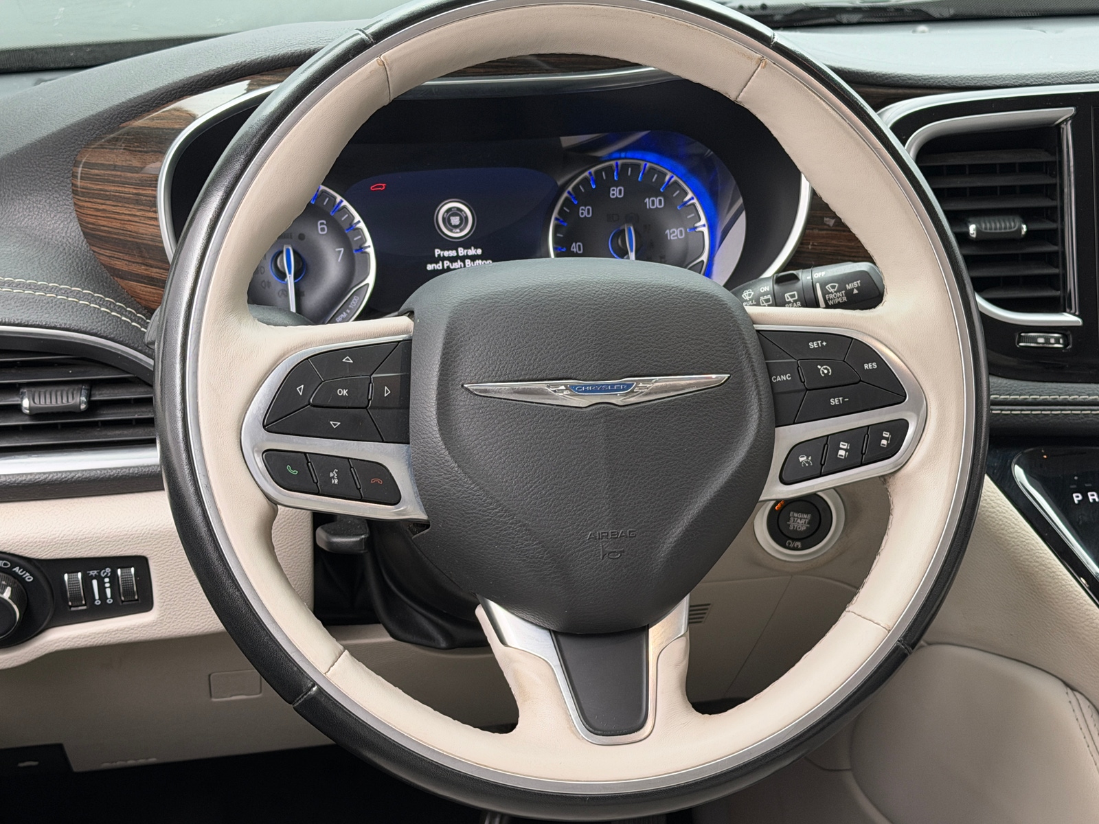 Thumbnail: 2021 Chrysler Pacifica - 4