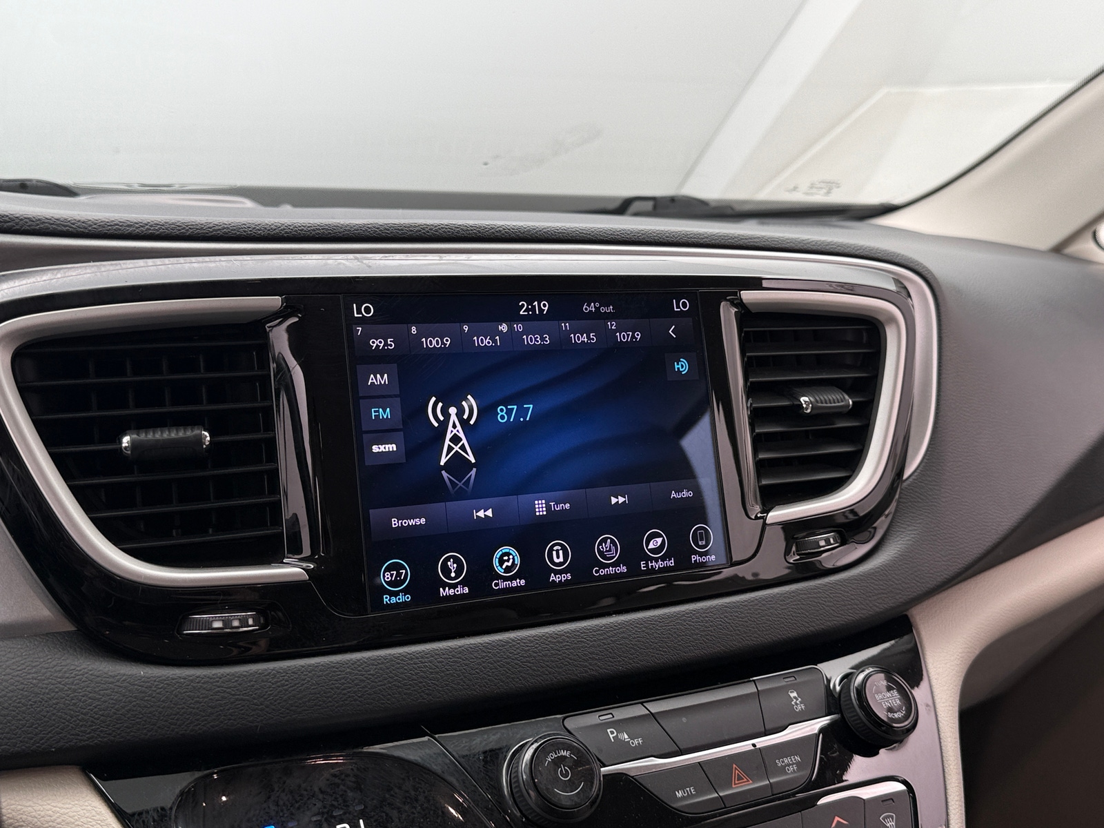 Thumbnail: 2019 Chrysler Pacifica - 3