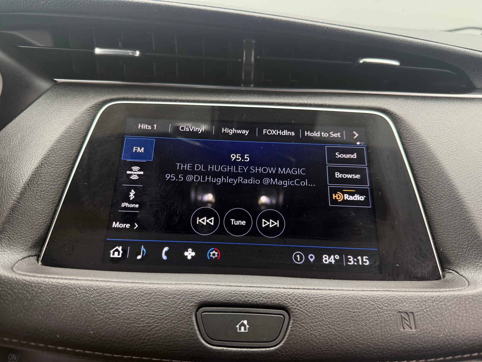 Thumbnail: 2021 Cadillac XT4 - 3