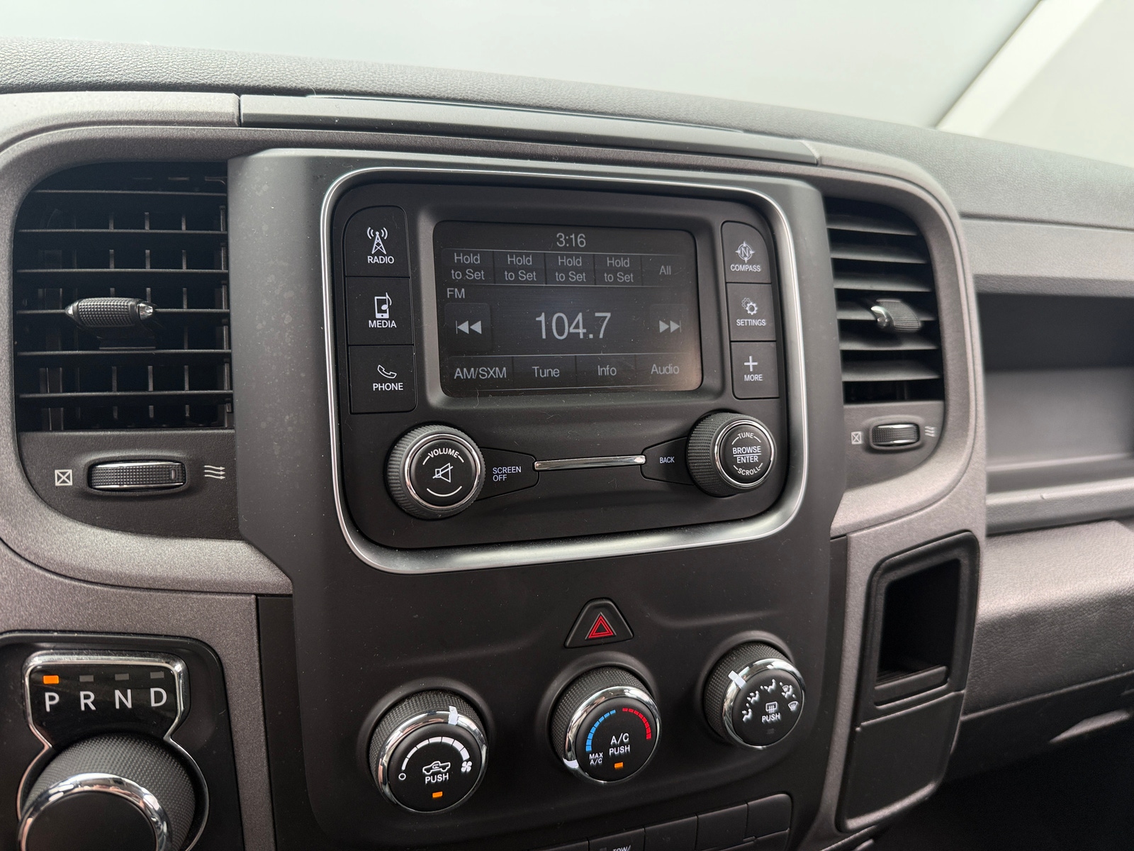 Thumbnail: 2019 RAM 1500 Classic - 4