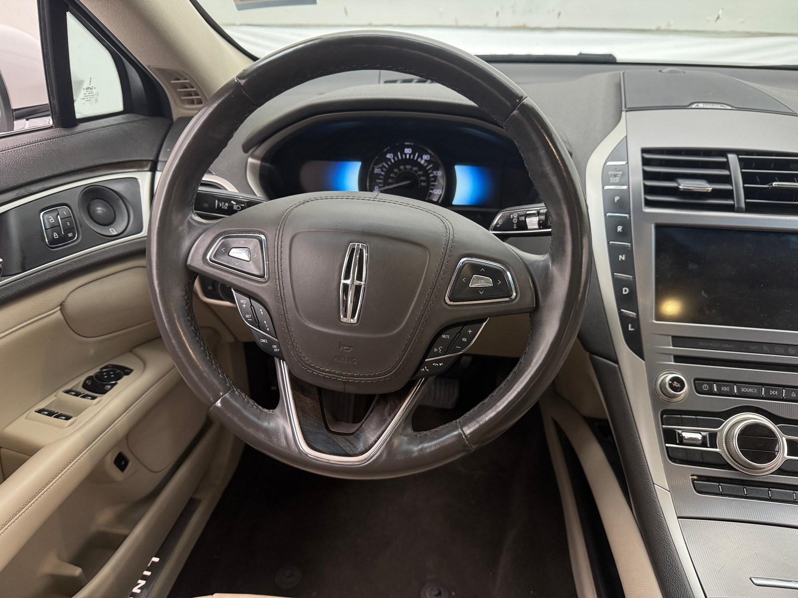 Thumbnail: 2020 Lincoln MKZ - 4