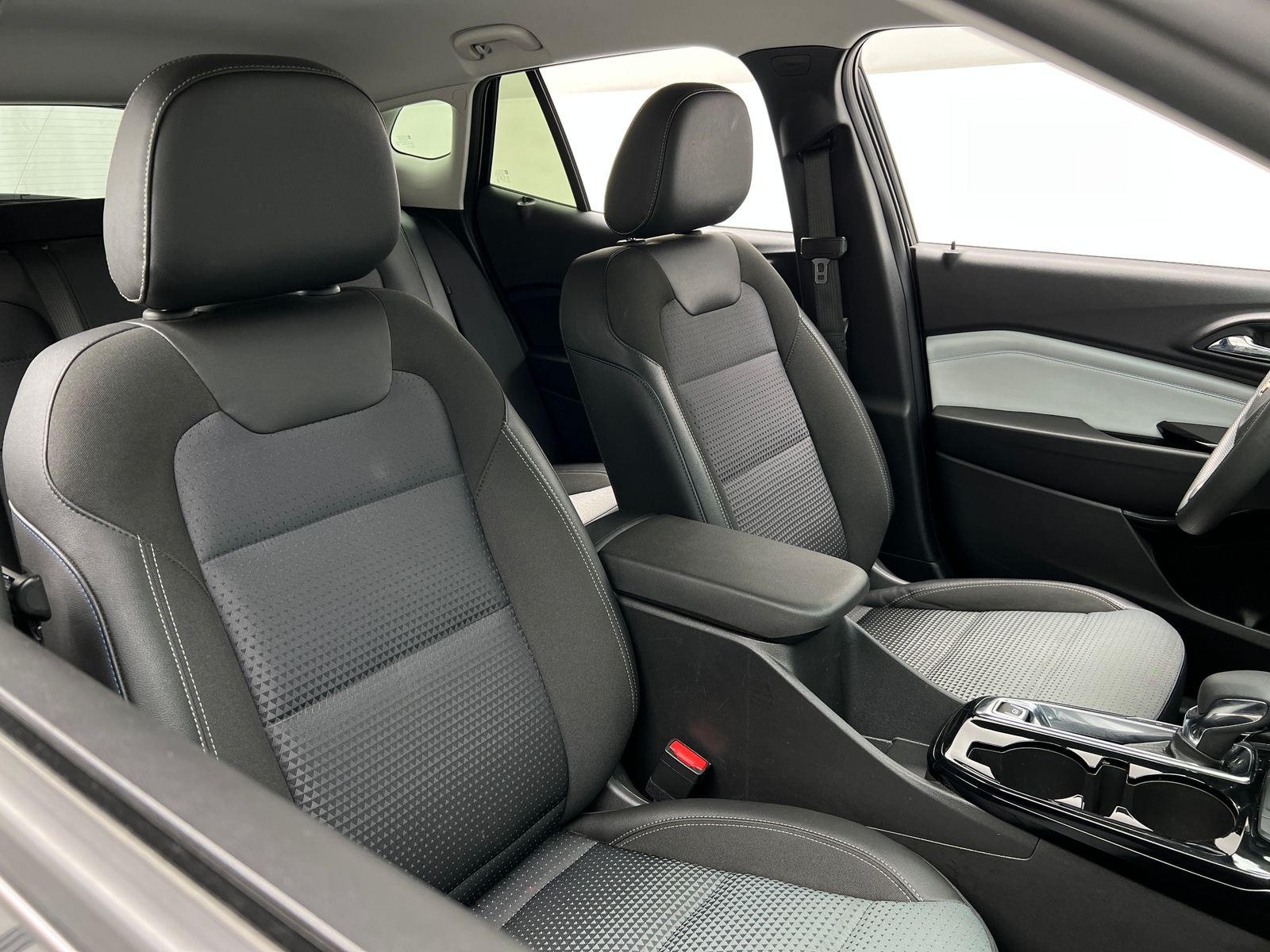 Thumbnail: 2025 Chevrolet Trax - 2