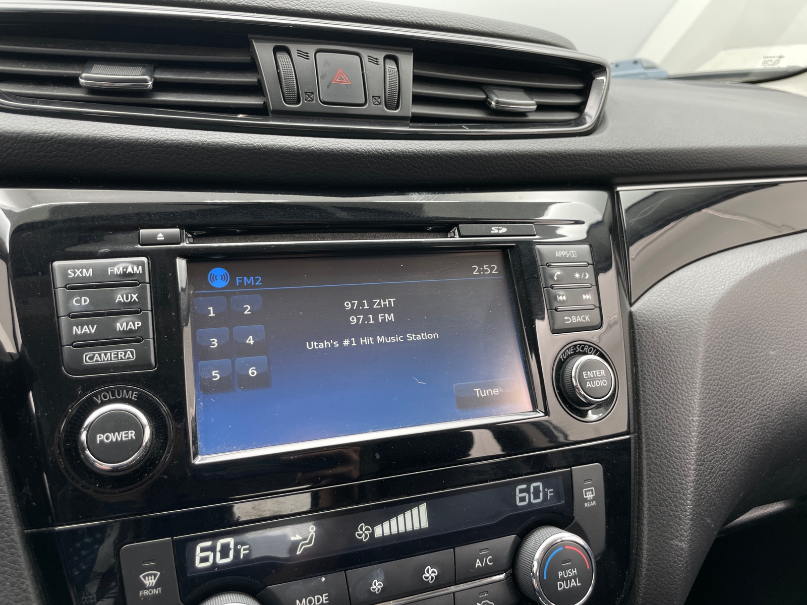 Thumbnail: 2017 Nissan Rogue Sport - 3