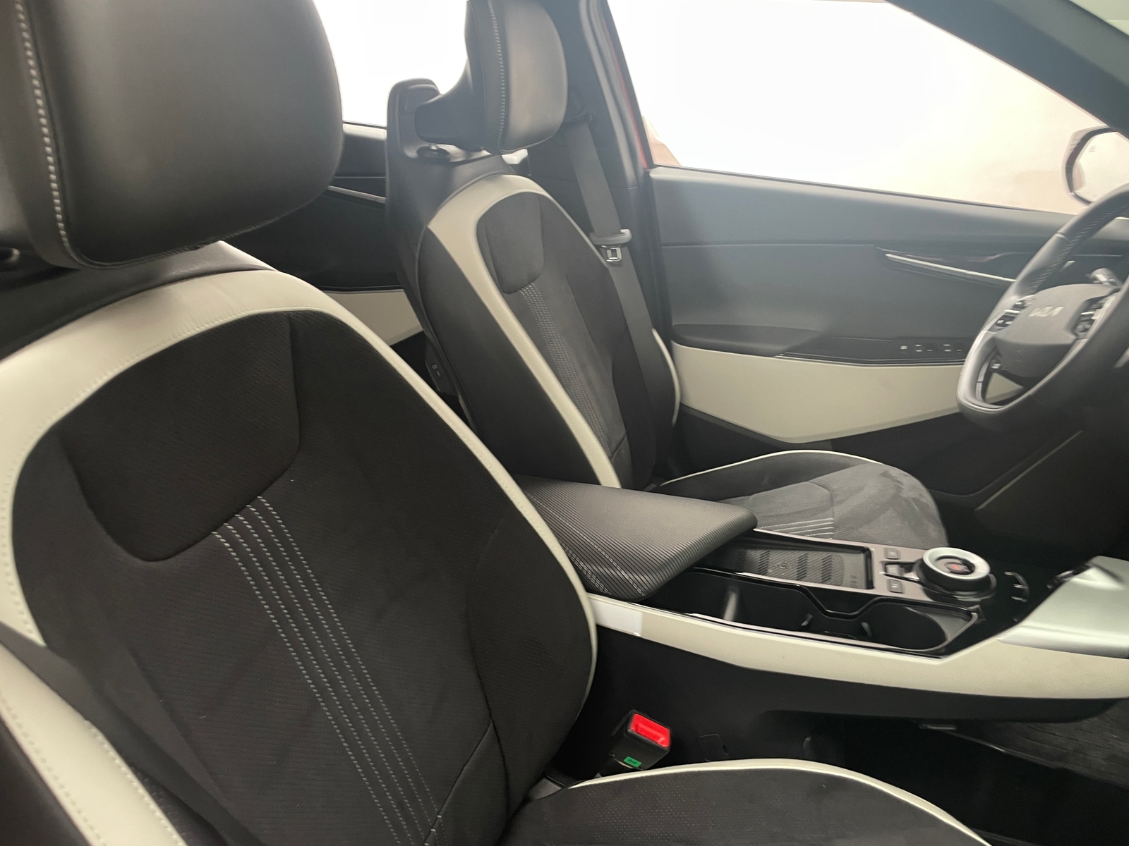 Thumbnail: 2023 Kia EV6 - 2