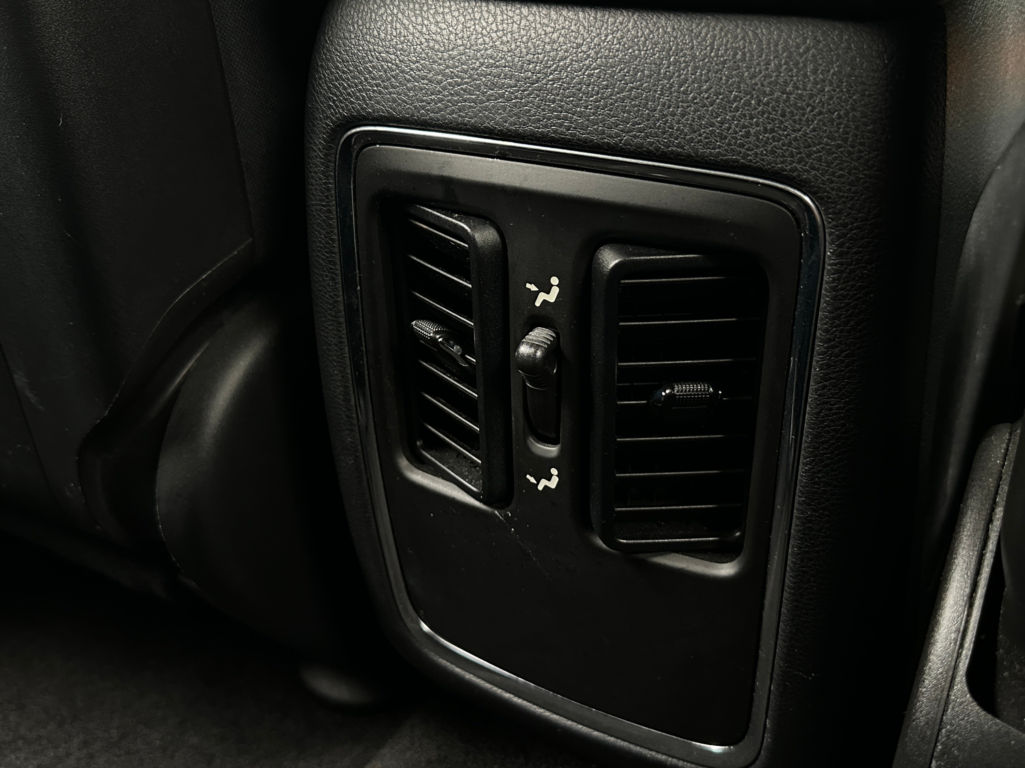 2012 Jeep Grand Cherokee Laredo - Photo 5