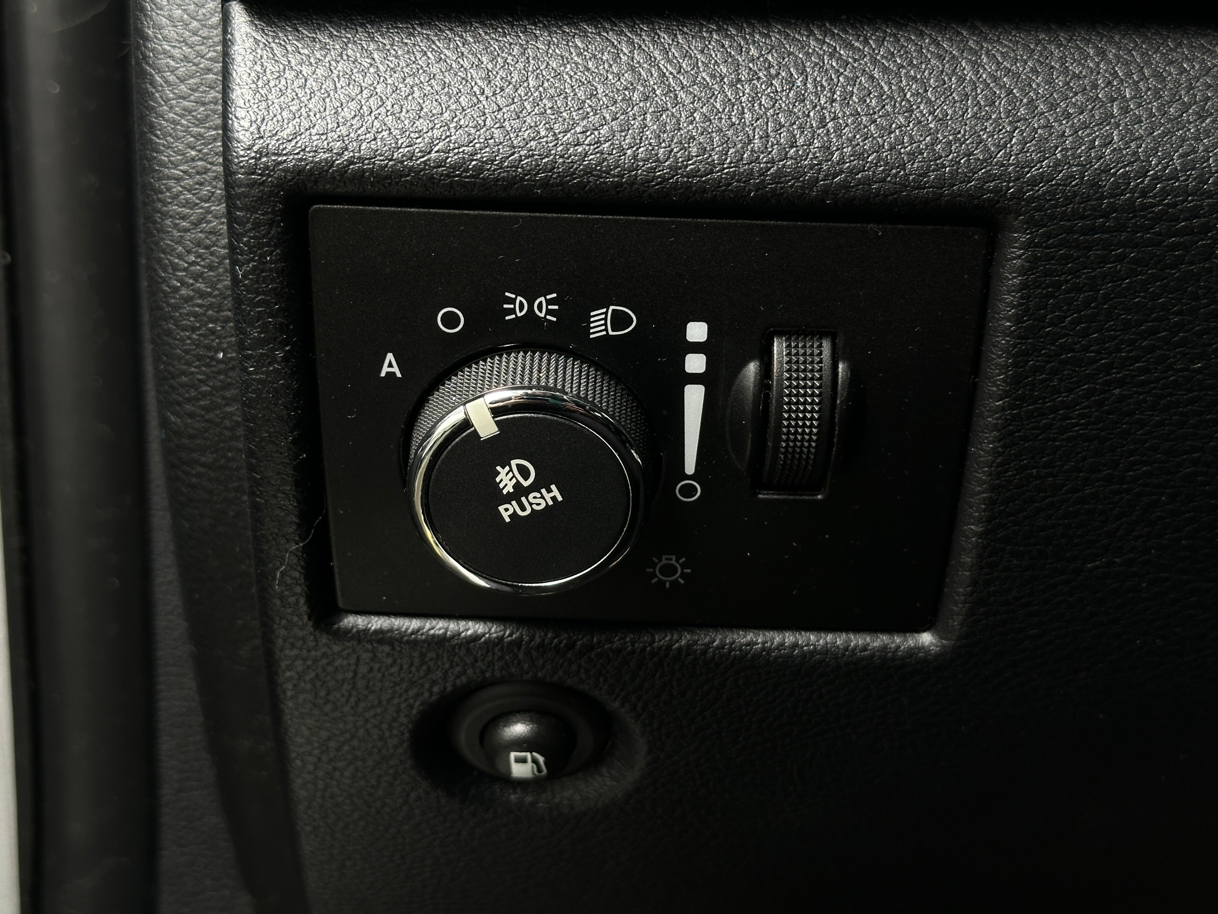 2012 Jeep Grand Cherokee Laredo - Photo 10
