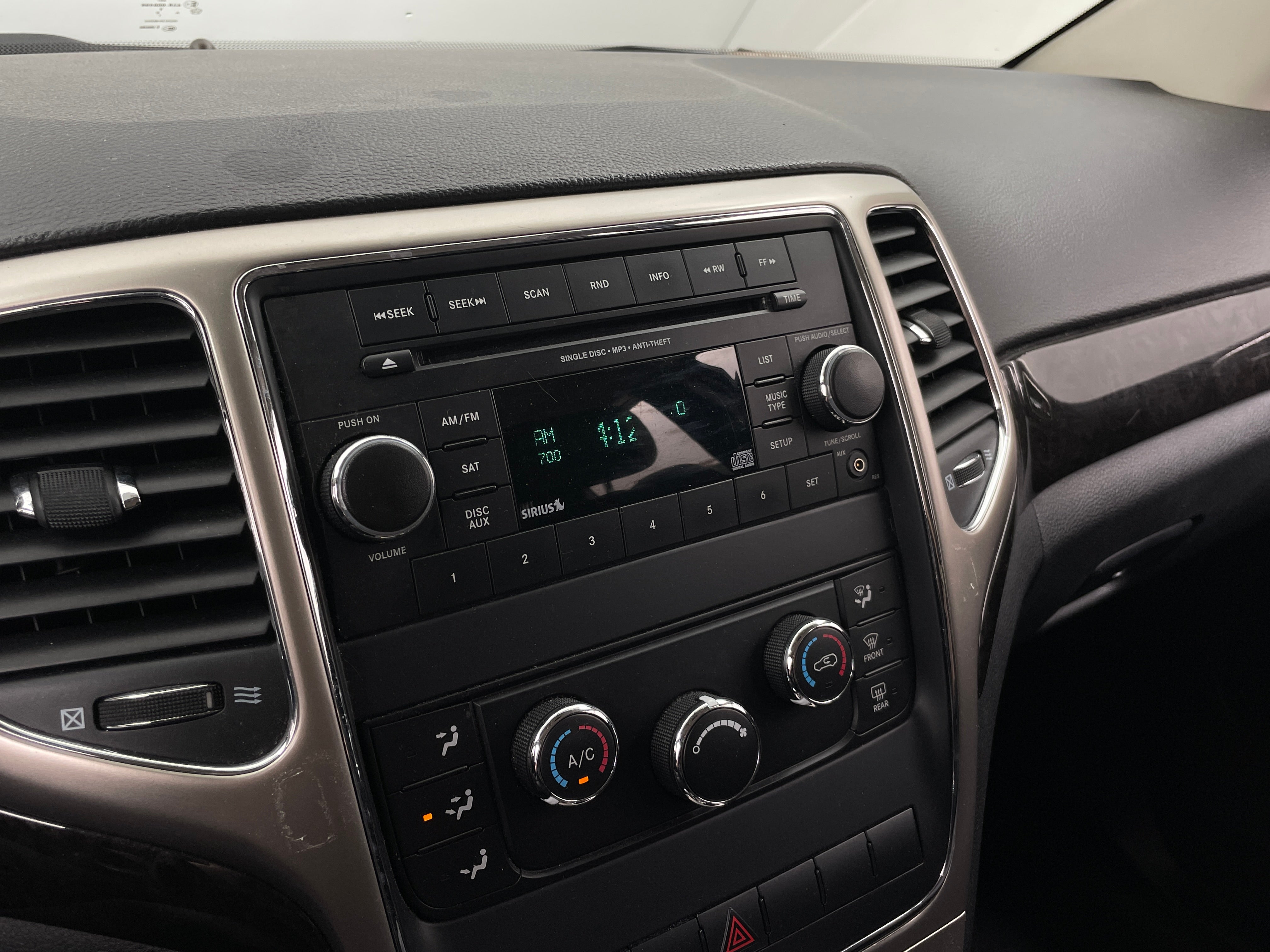2012 Jeep Grand Cherokee Laredo - Photo 12