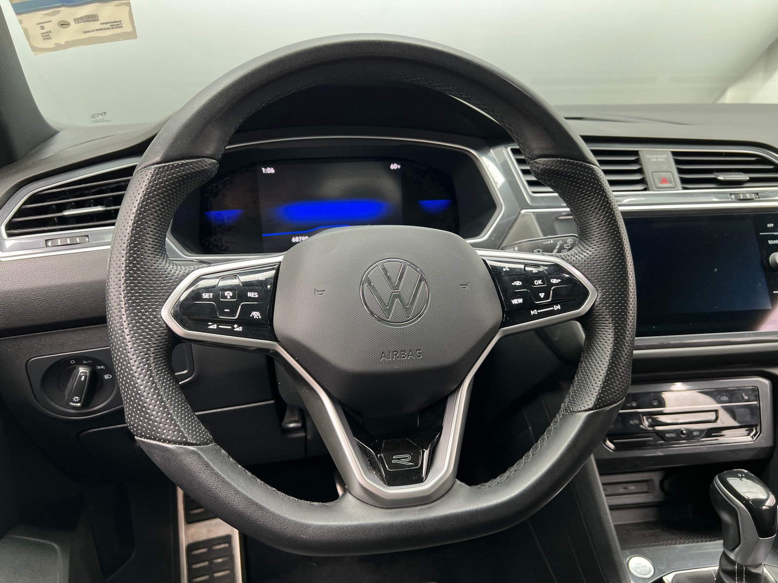 Thumbnail: 2022 Volkswagen Tiguan - 4