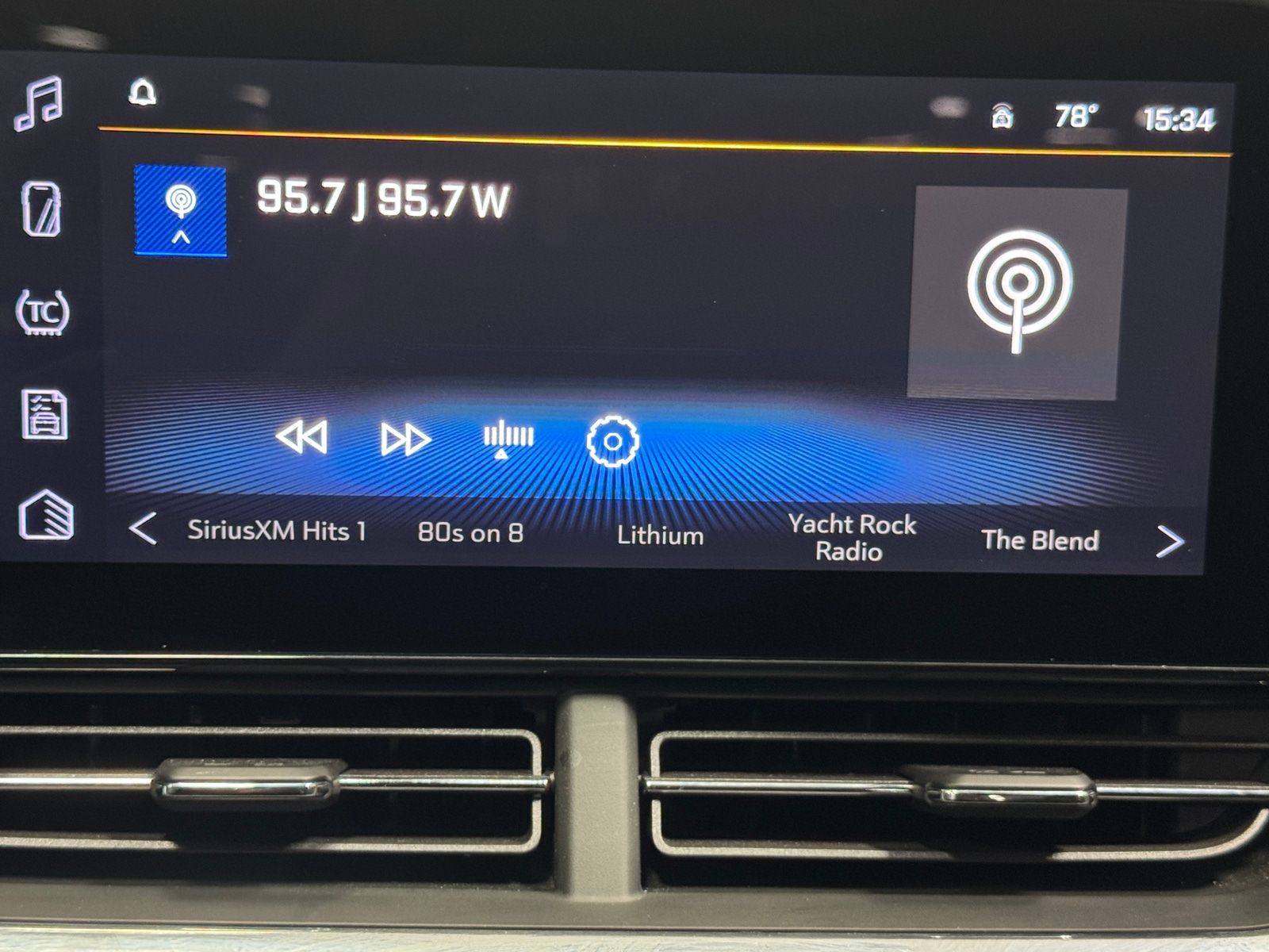 Thumbnail: 2025 Chevrolet Trax - 4