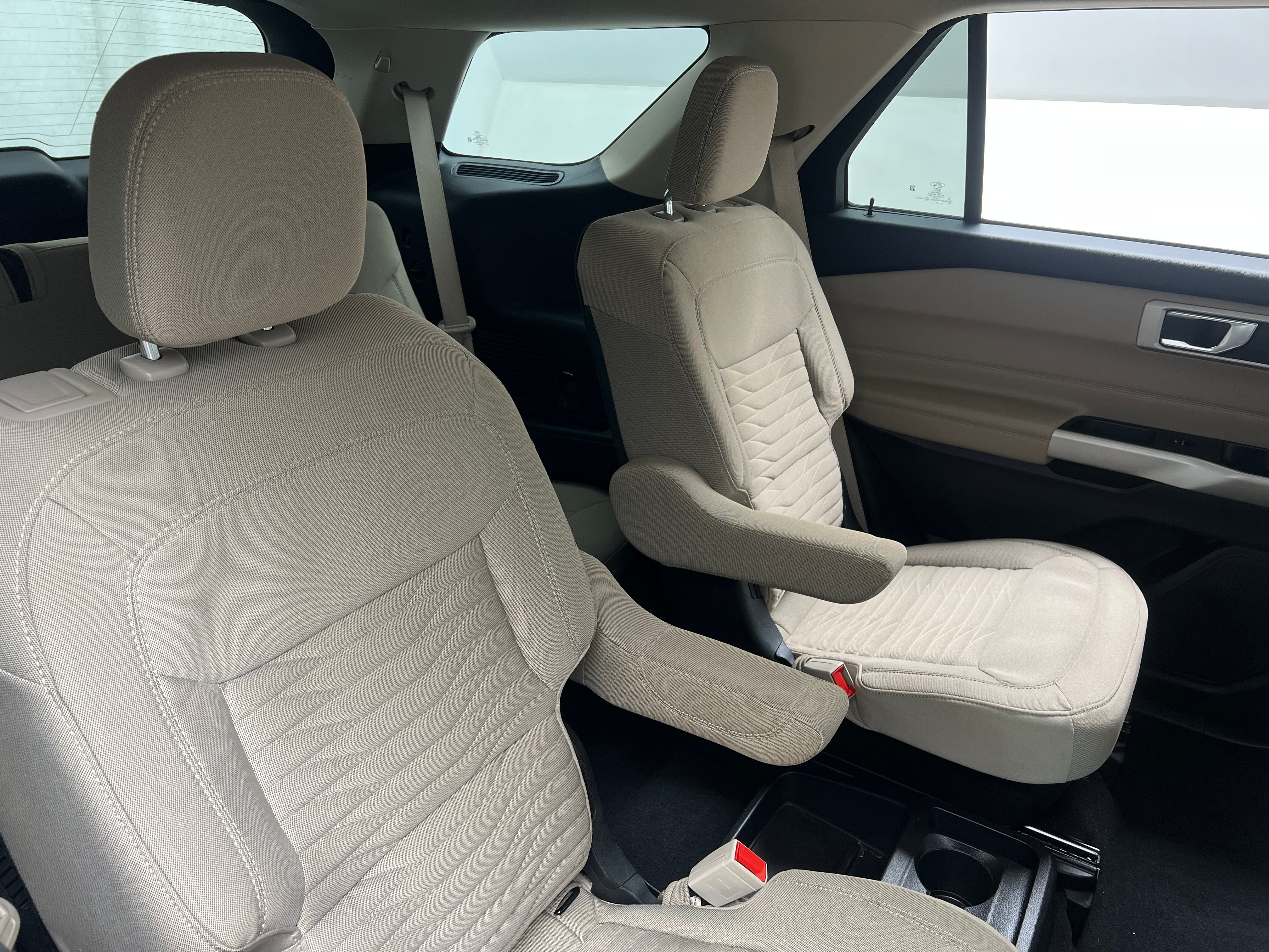 2021 Ford Explorer XLT - Photo 2