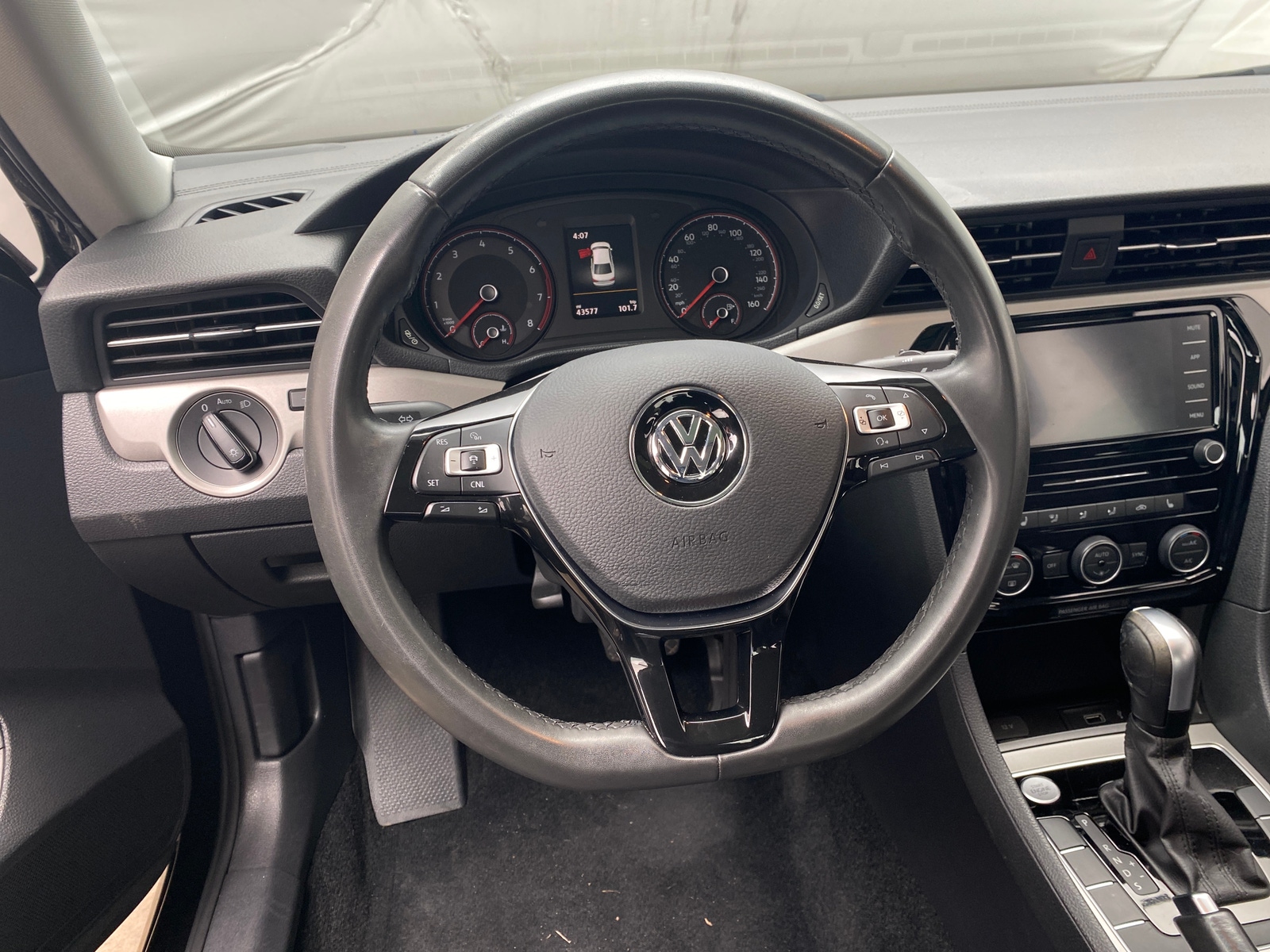 Thumbnail: 2022 Volkswagen Passat - 4
