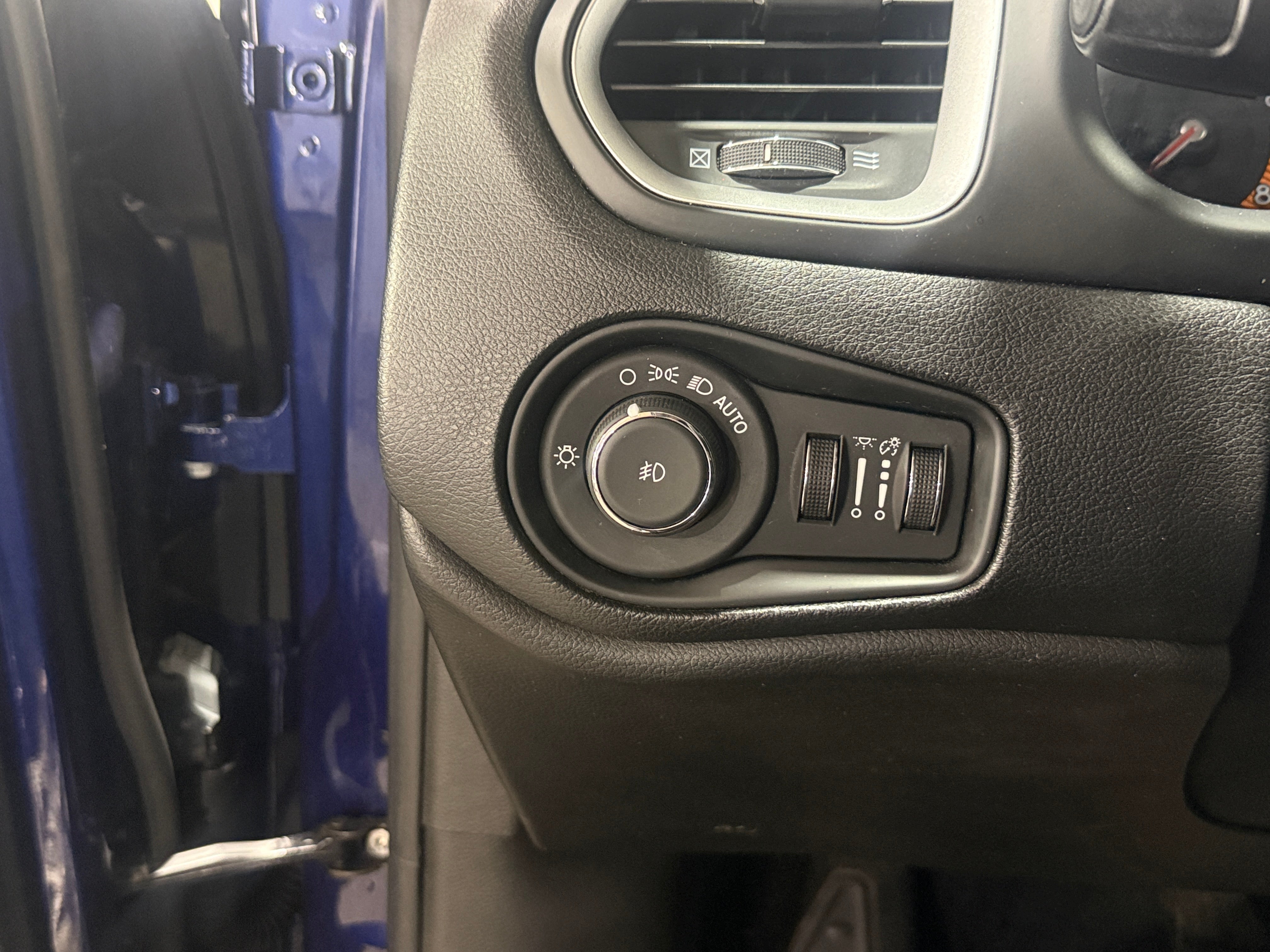 Used 2020 Jeep Renegade Latitude with VIN ZACNJABB6LPL71005 for sale in Auburn, WA