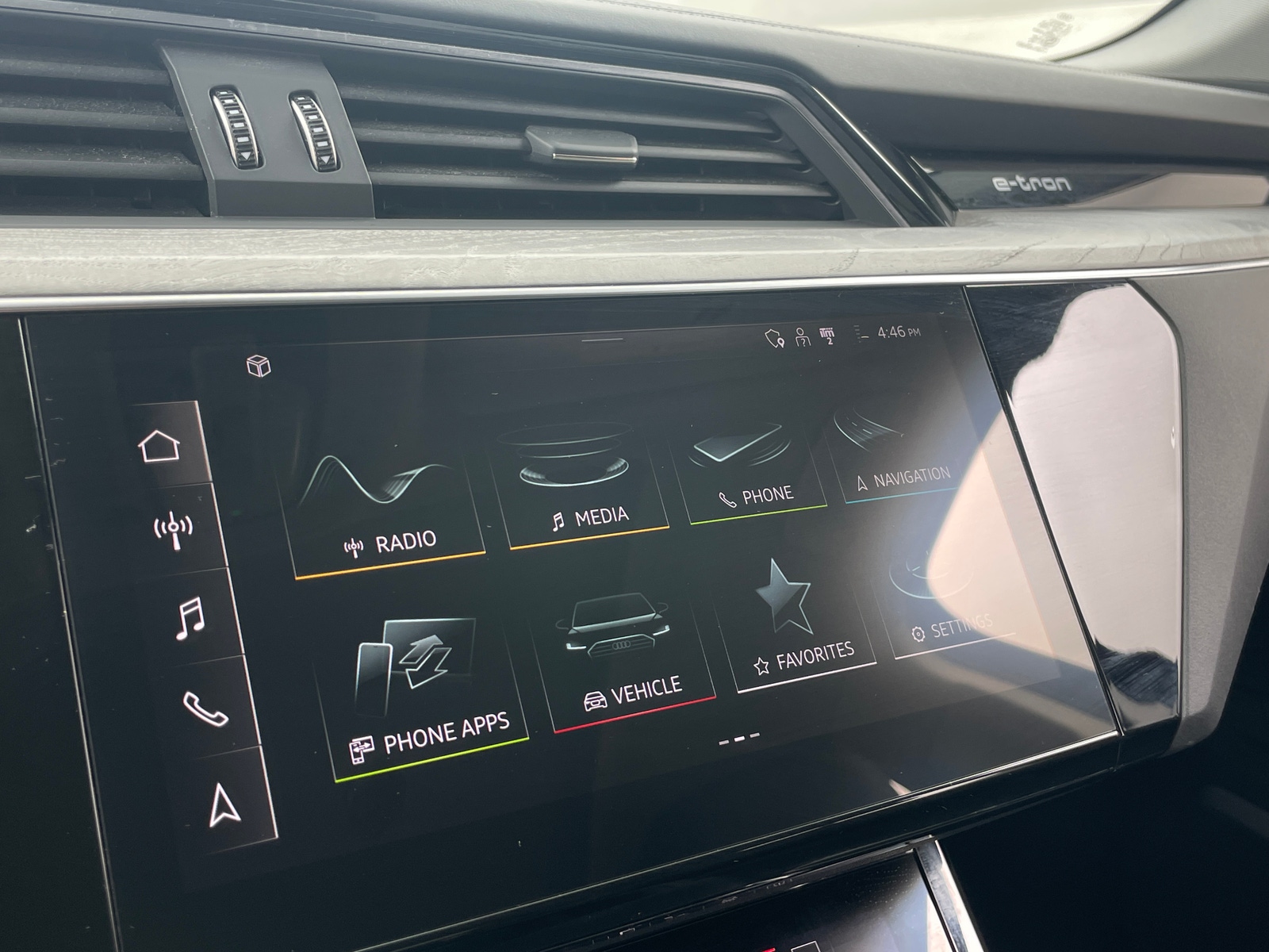 Thumbnail: 2021 Audi e-tron S - 3