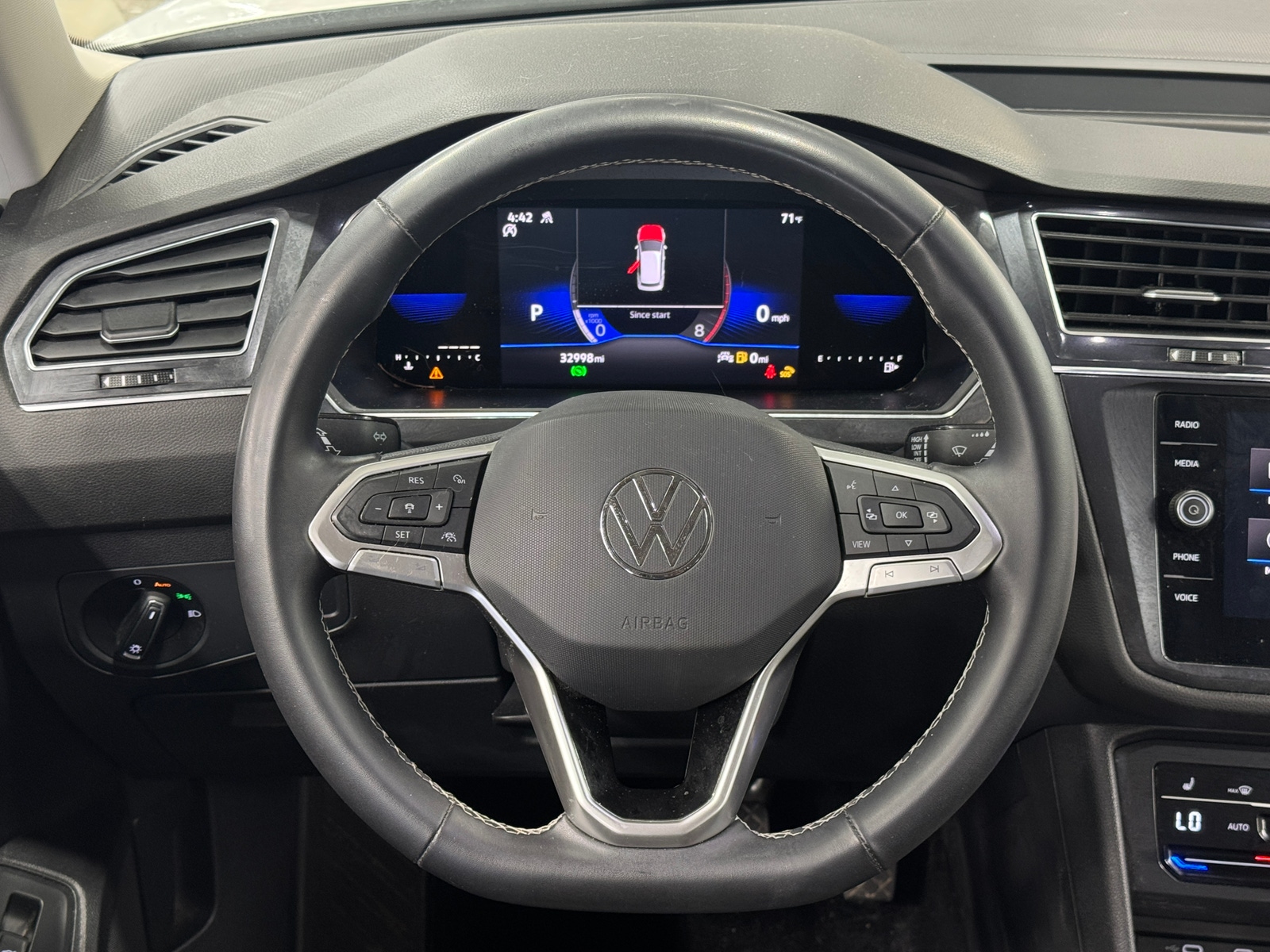 Thumbnail: 2022 Volkswagen Tiguan - 4