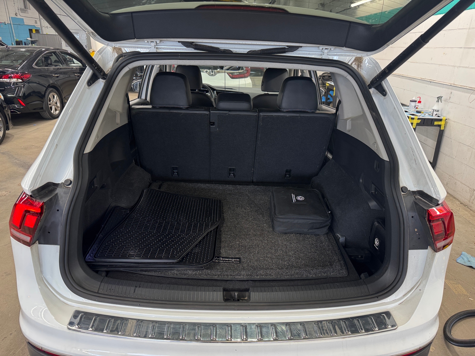 Thumbnail: 2022 Volkswagen Tiguan - 6