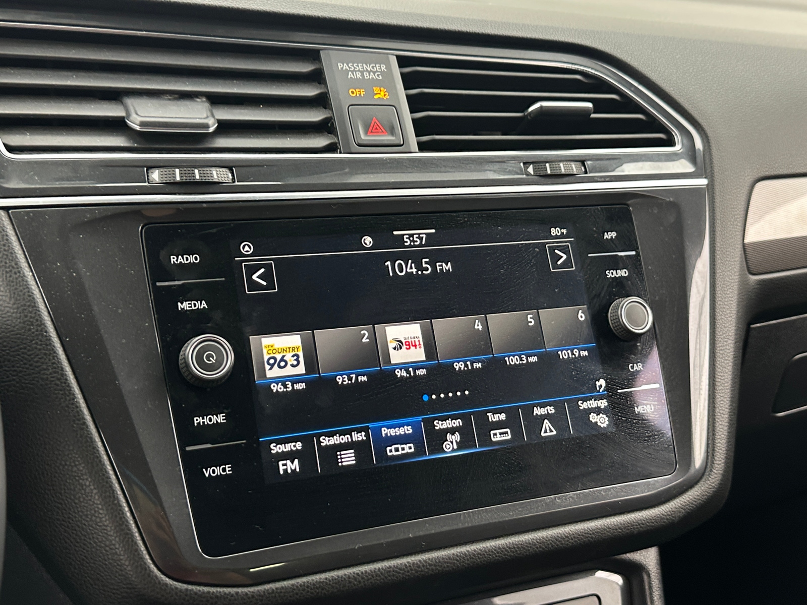 Thumbnail: 2023 Volkswagen Tiguan - 3
