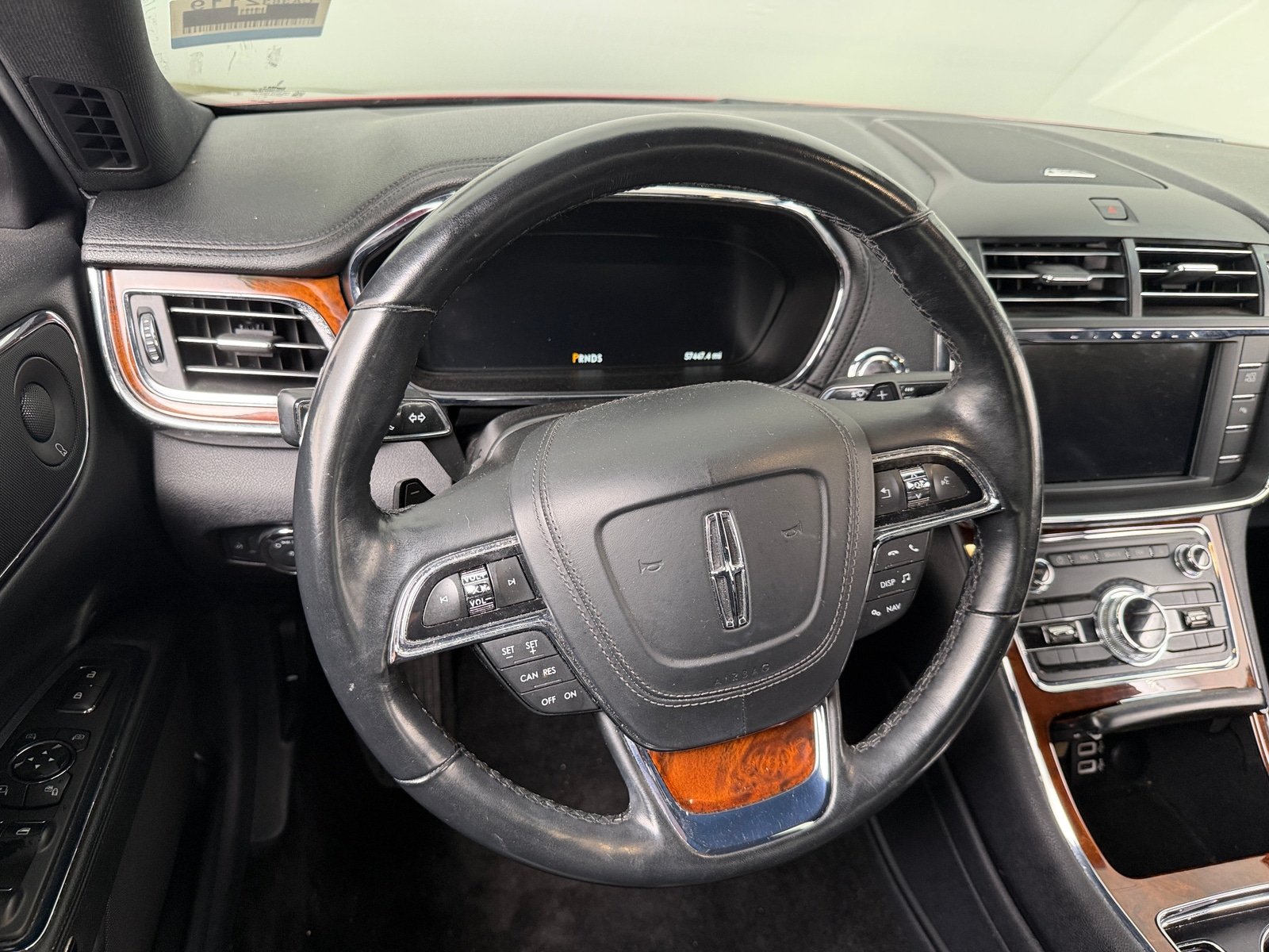Thumbnail: 2017 Lincoln Continental - 4
