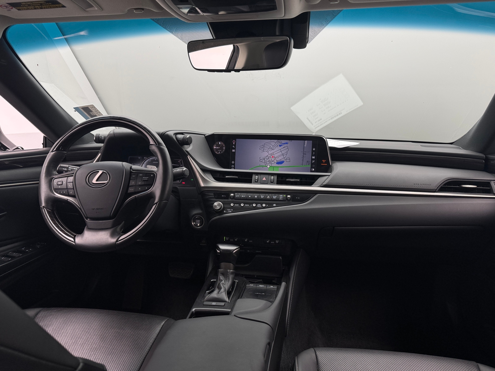 Thumbnail: 2021 Lexus ES - 2