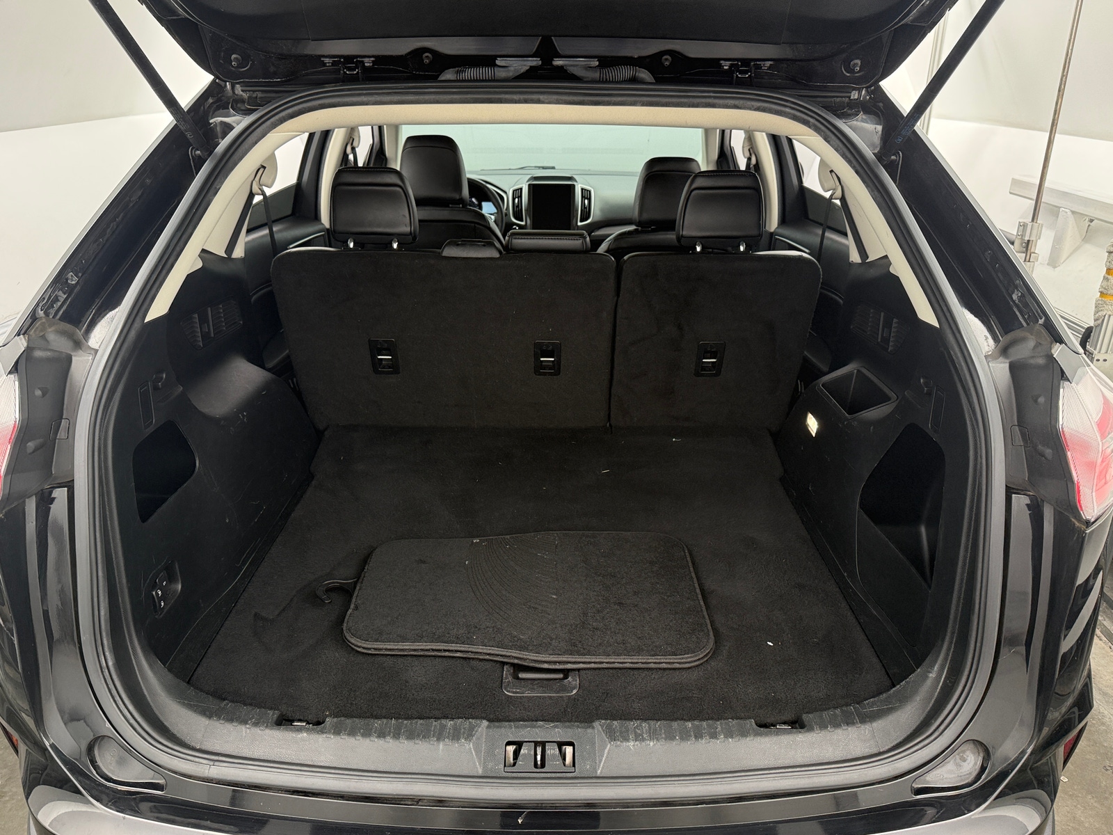 Thumbnail: 2021 Ford Edge - 6