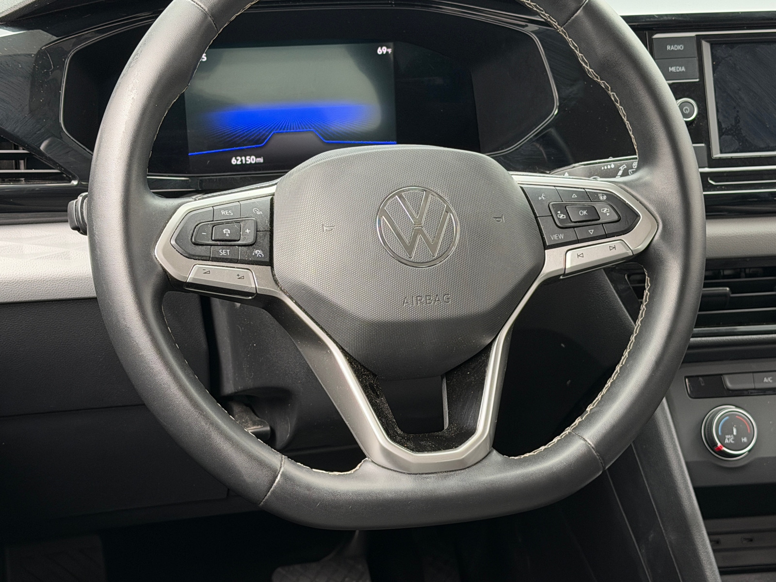Thumbnail: 2022 Volkswagen Taos - 5