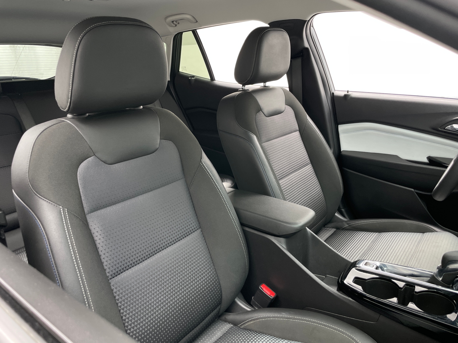 Thumbnail: 2025 Chevrolet Trax - 2