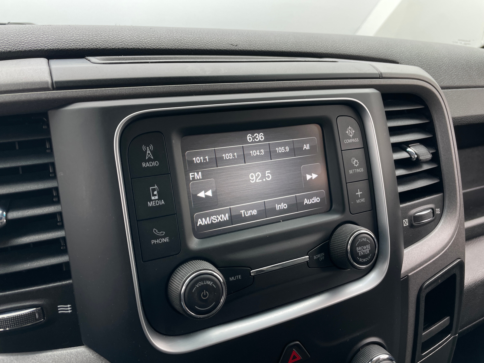 Thumbnail: 2022 RAM 1500 Classic - 4