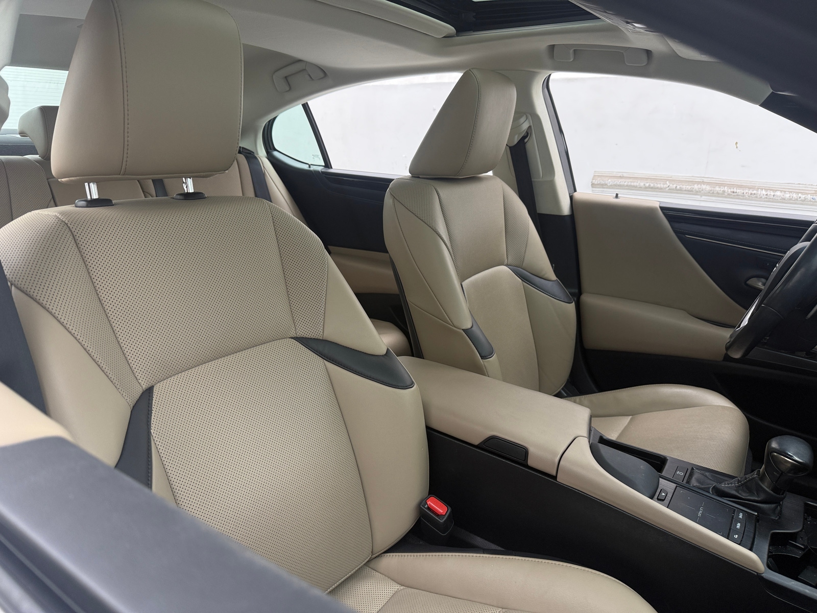 Thumbnail: 2019 Lexus ES - 2