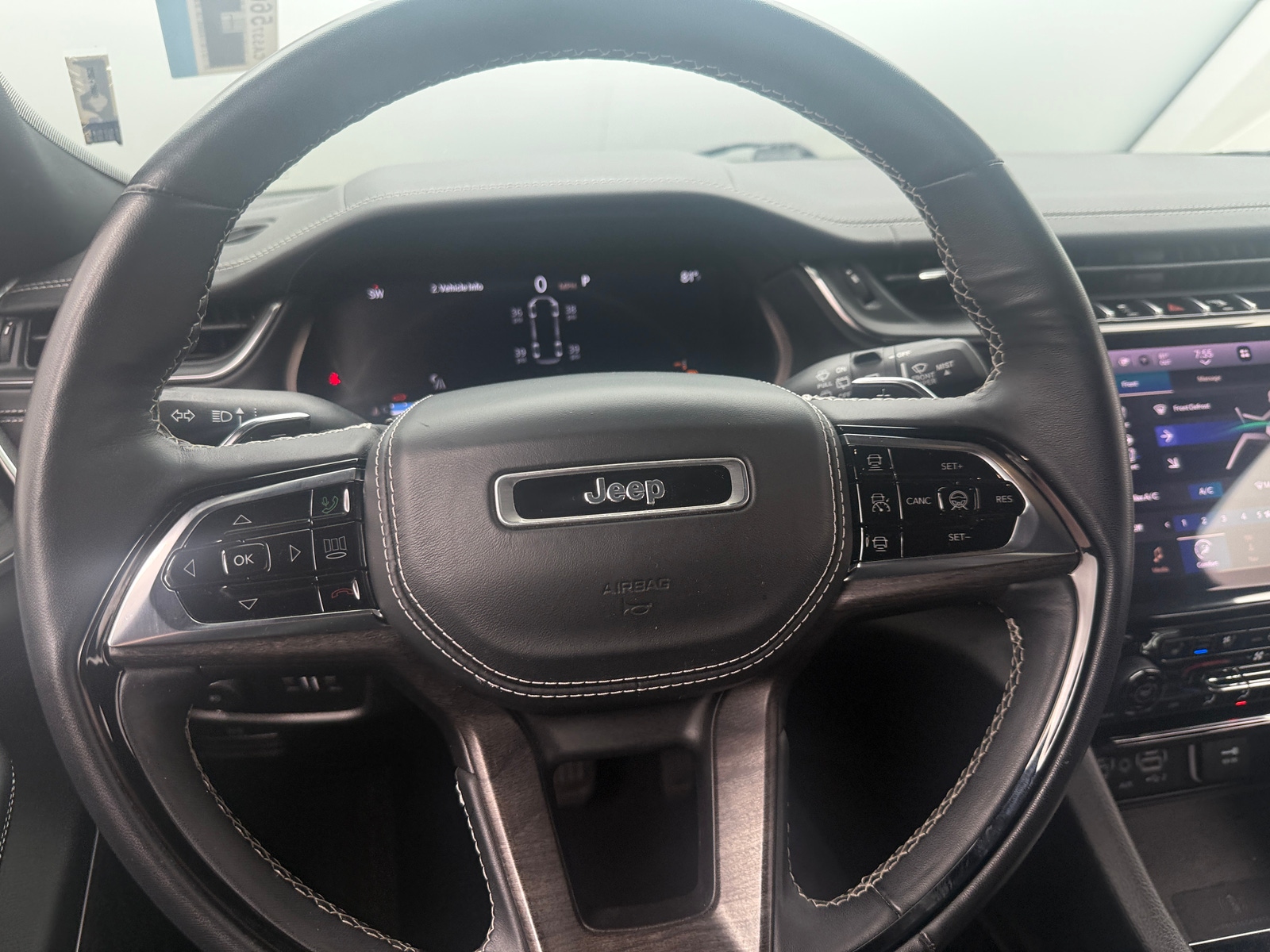 Thumbnail: 2023 Jeep Grand Cherokee L - 4