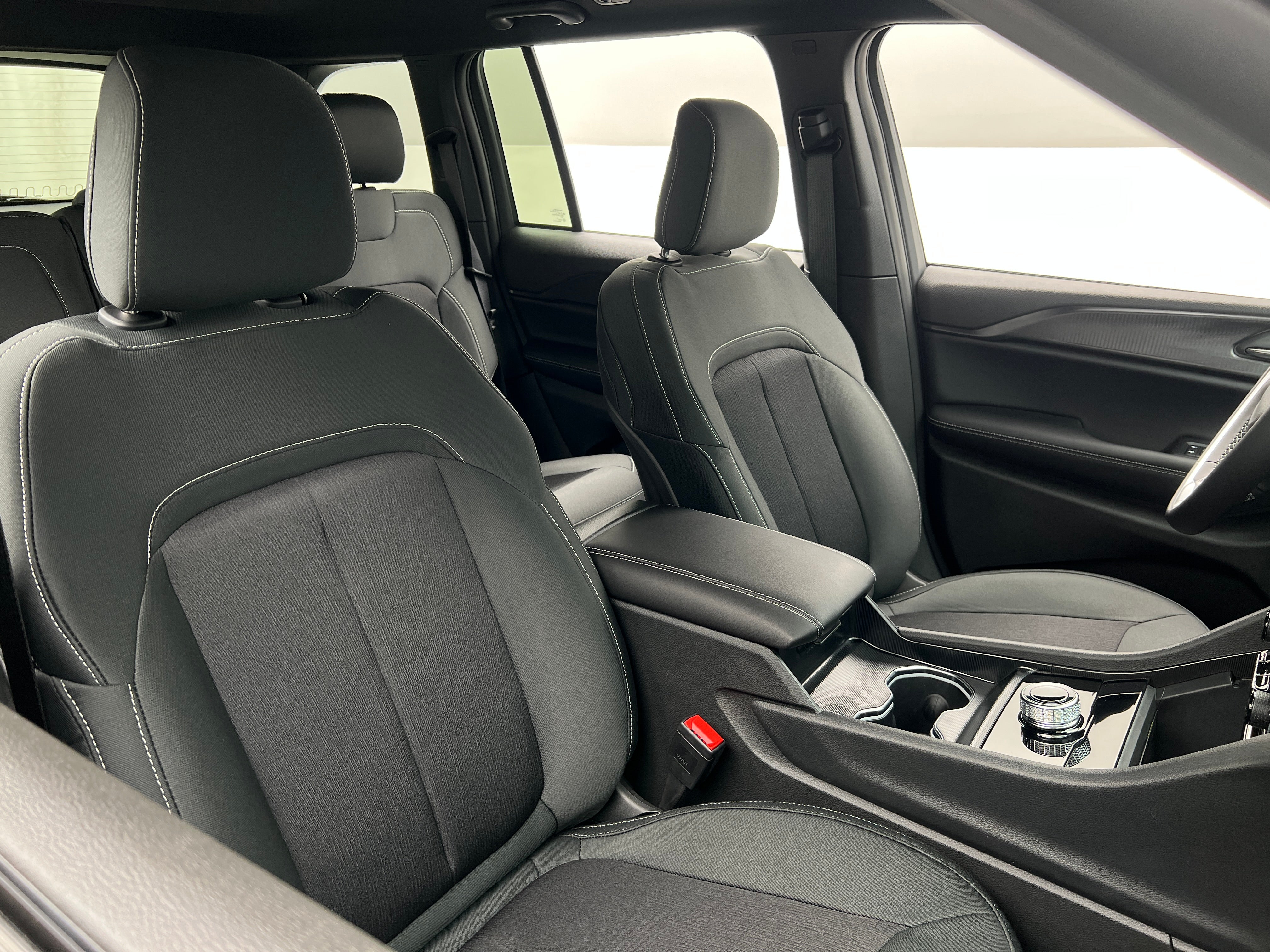 2026 Jeep Grand Cherokee Laredo 4x4's photo
