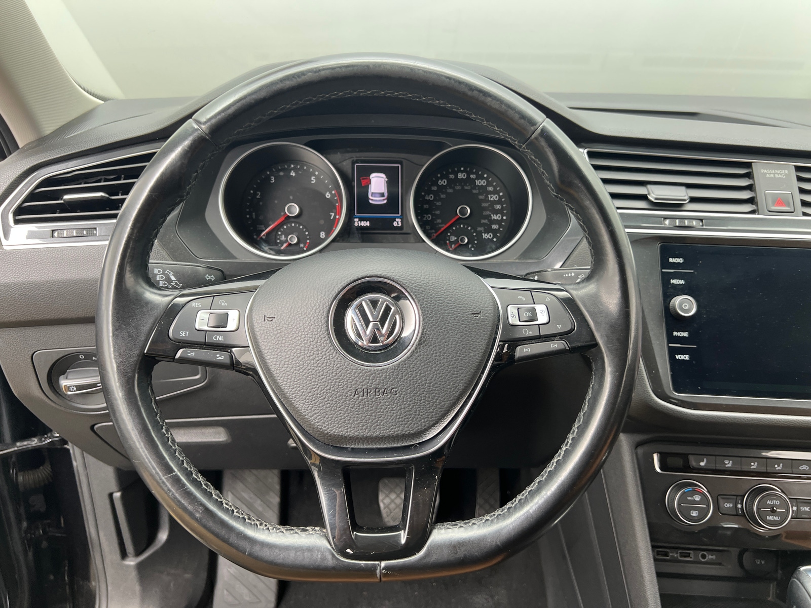 Thumbnail: 2018 Volkswagen Tiguan - 4