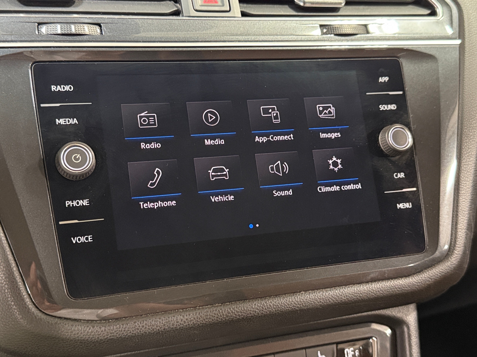 Thumbnail: 2018 Volkswagen Tiguan - 3