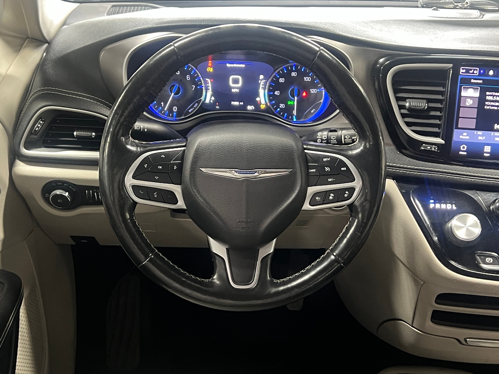 Thumbnail: 2021 Chrysler Pacifica - 4
