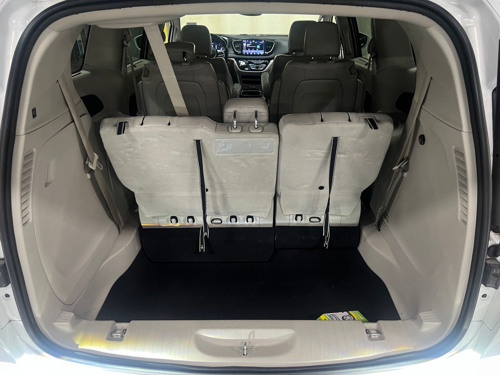 Thumbnail: 2021 Chrysler Pacifica - 6