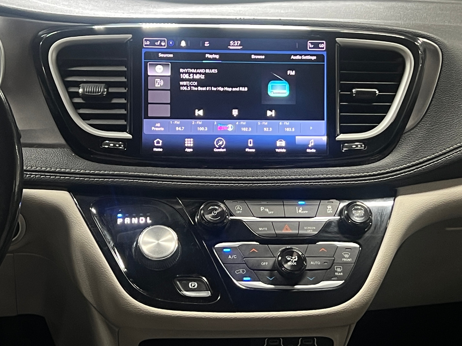 Thumbnail: 2021 Chrysler Pacifica - 3