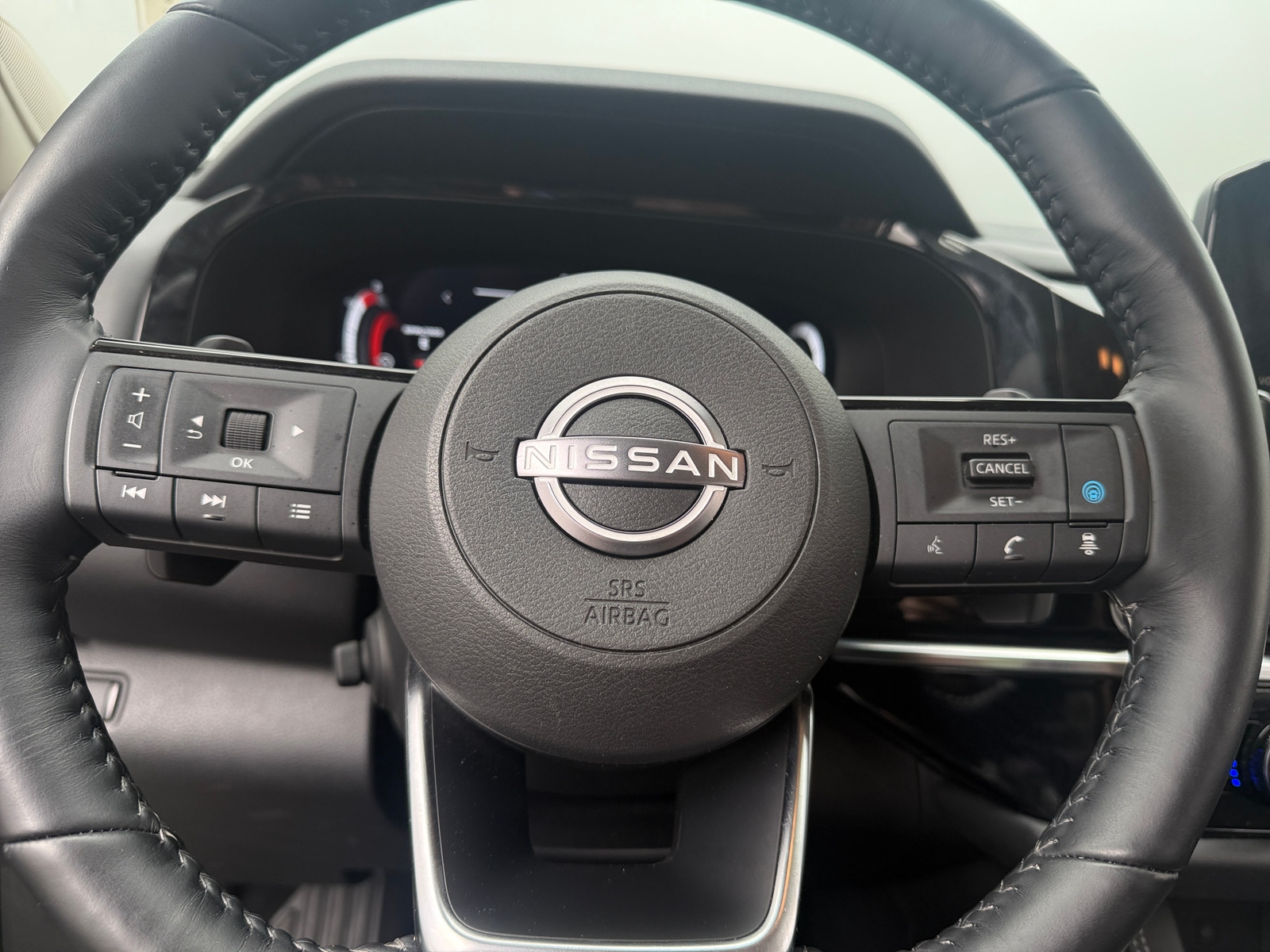 Thumbnail: 2023 Nissan Pathfinder - 4
