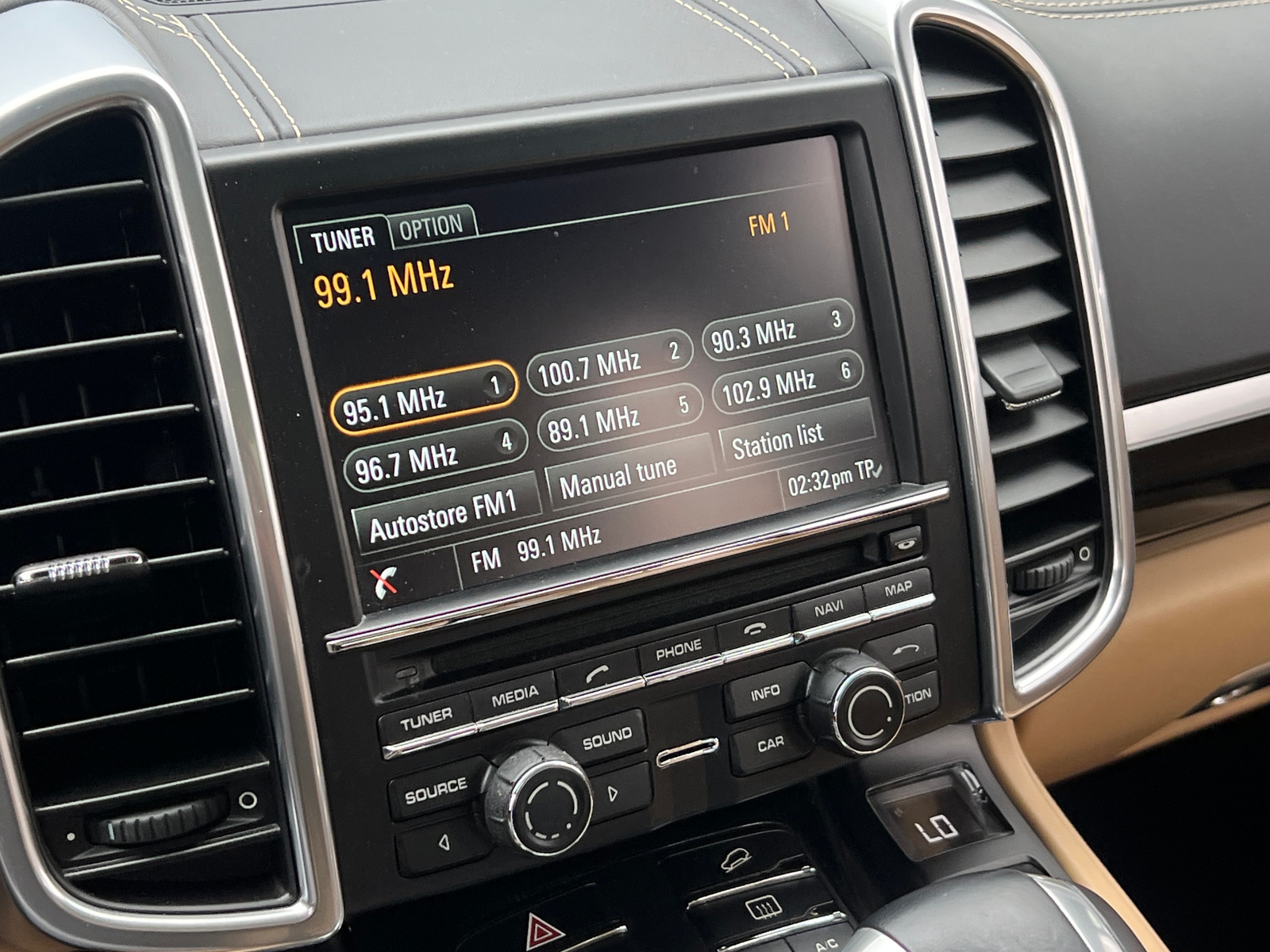 Thumbnail: 2014 Porsche Cayenne - 3